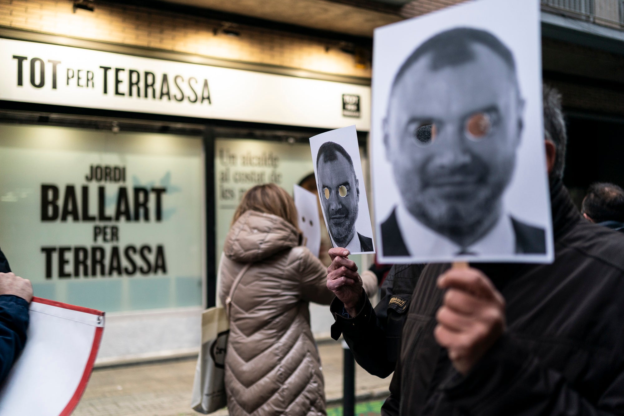 Nova protesta organitzada per la Plataforma Salvem Galileu/Arquimedes i BiTer per reclamar la pacificació dels dos vials de Terrassa, i una ciutat ‘sense fum’. La manifestació ha obligat a tallar la Rambla d’Ègara i desviar els autobusos. Ha finalitzat al Portal de Sant Roc on s’ha llegit el manifest i s’ha reclamat una Taula de Diàleg entre el Consistori i les entitats ciutadanes “per posar fil a l’agulla i construir un projecte de mobilitat conjunt”.