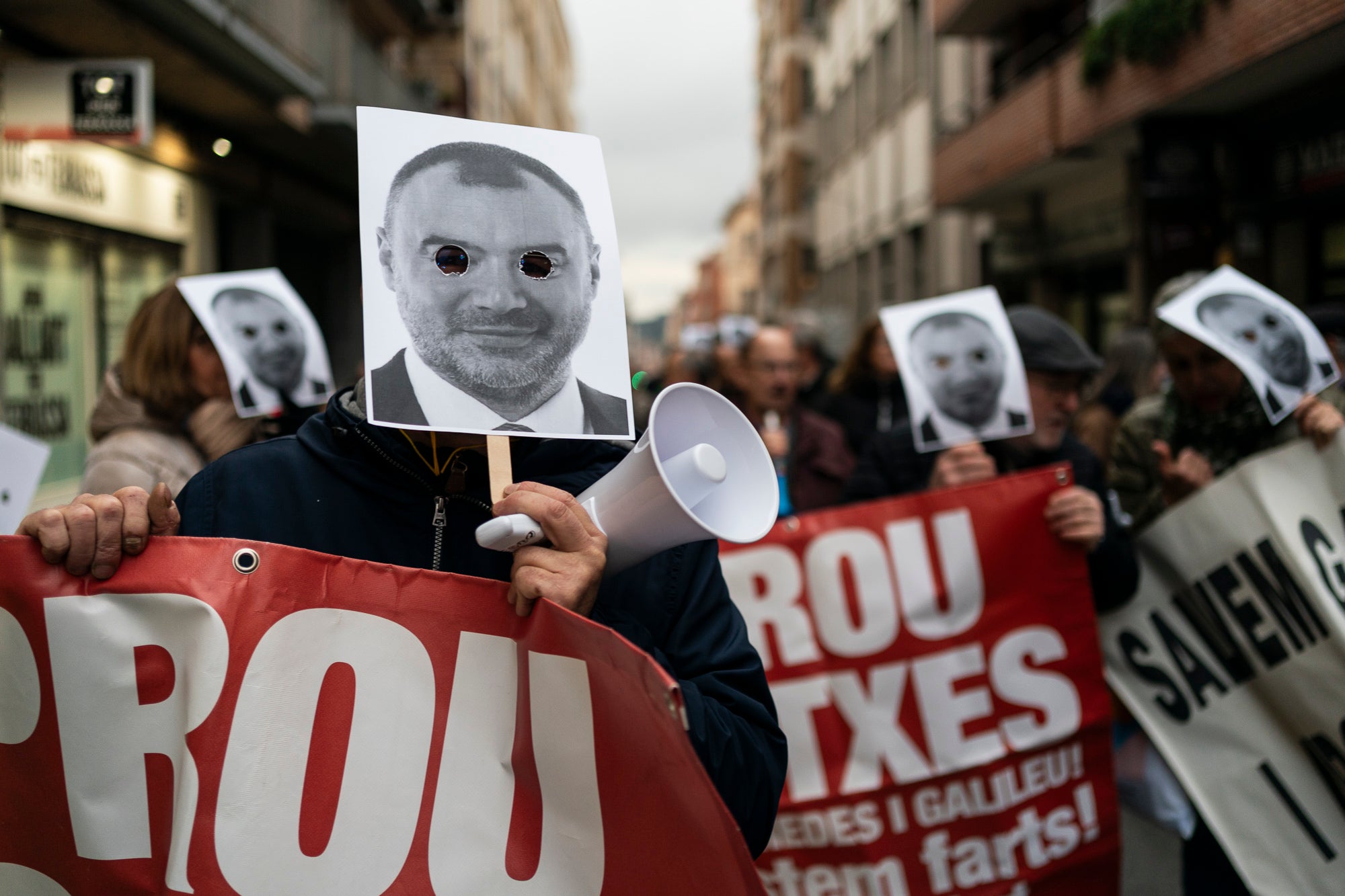 Nova protesta organitzada per la Plataforma Salvem Galileu/Arquimedes i BiTer per reclamar la pacificació dels dos vials de Terrassa, i una ciutat ‘sense fum’. La manifestació ha obligat a tallar la Rambla d’Ègara i desviar els autobusos. Ha finalitzat al Portal de Sant Roc on s’ha llegit el manifest i s’ha reclamat una Taula de Diàleg entre el Consistori i les entitats ciutadanes “per posar fil a l’agulla i construir un projecte de mobilitat conjunt”.