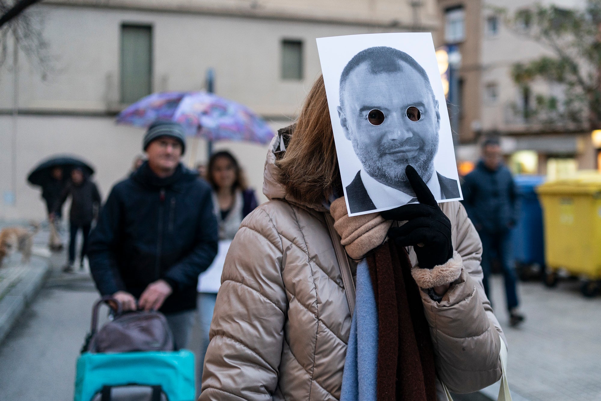 Nova protesta organitzada per la Plataforma Salvem Galileu/Arquimedes i BiTer per reclamar la pacificació dels dos vials de Terrassa, i una ciutat ‘sense fum’. La manifestació ha obligat a tallar la Rambla d’Ègara i desviar els autobusos. Ha finalitzat al Portal de Sant Roc on s’ha llegit el manifest i s’ha reclamat una Taula de Diàleg entre el Consistori i les entitats ciutadanes “per posar fil a l’agulla i construir un projecte de mobilitat conjunt”.