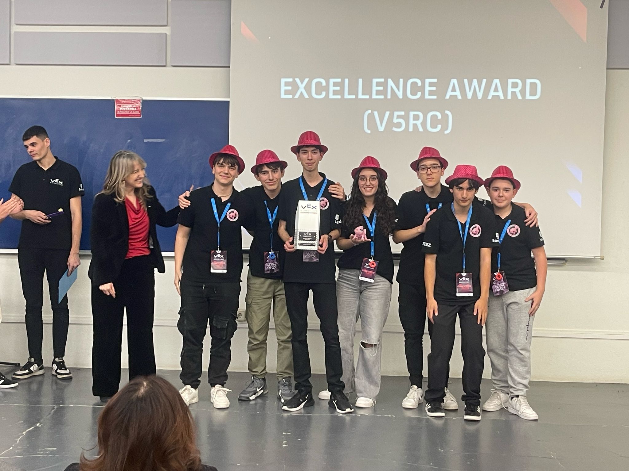 Equip 2732Z Sweet Bubbles recollint el premi a l'excelencia/cedida