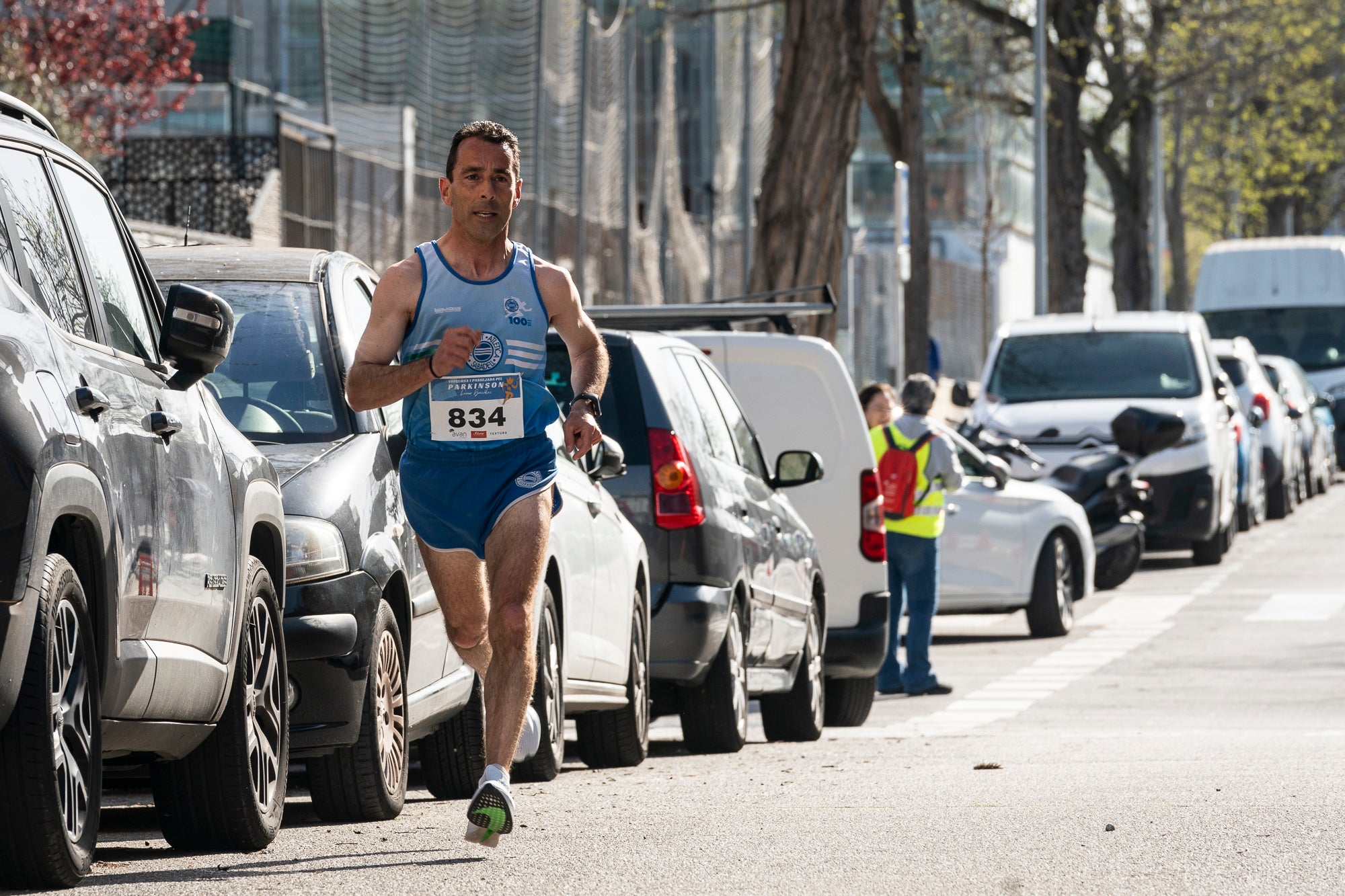 Aquest diumenge, 6 d'abril, la Fundació AVAN ha organitzat un any més la Cursa i Passejada solidària a Terrassa 'Leonor González'. Aquest esdeveniment esportiu i solidari, que enguany afrontava la seva vuitena edició, té com a principal objectiu donar visibilitat a les persones afectades per la malaltia de Parkinson. Com sempre, la cita ha donat el tret de sortida des de la plaça de la Cultura a les 10:00 hores. Tots els diners recaptats aniran destinats a la construcció i equipació del nou centre AVAN de Terrassa | Mireia Comas