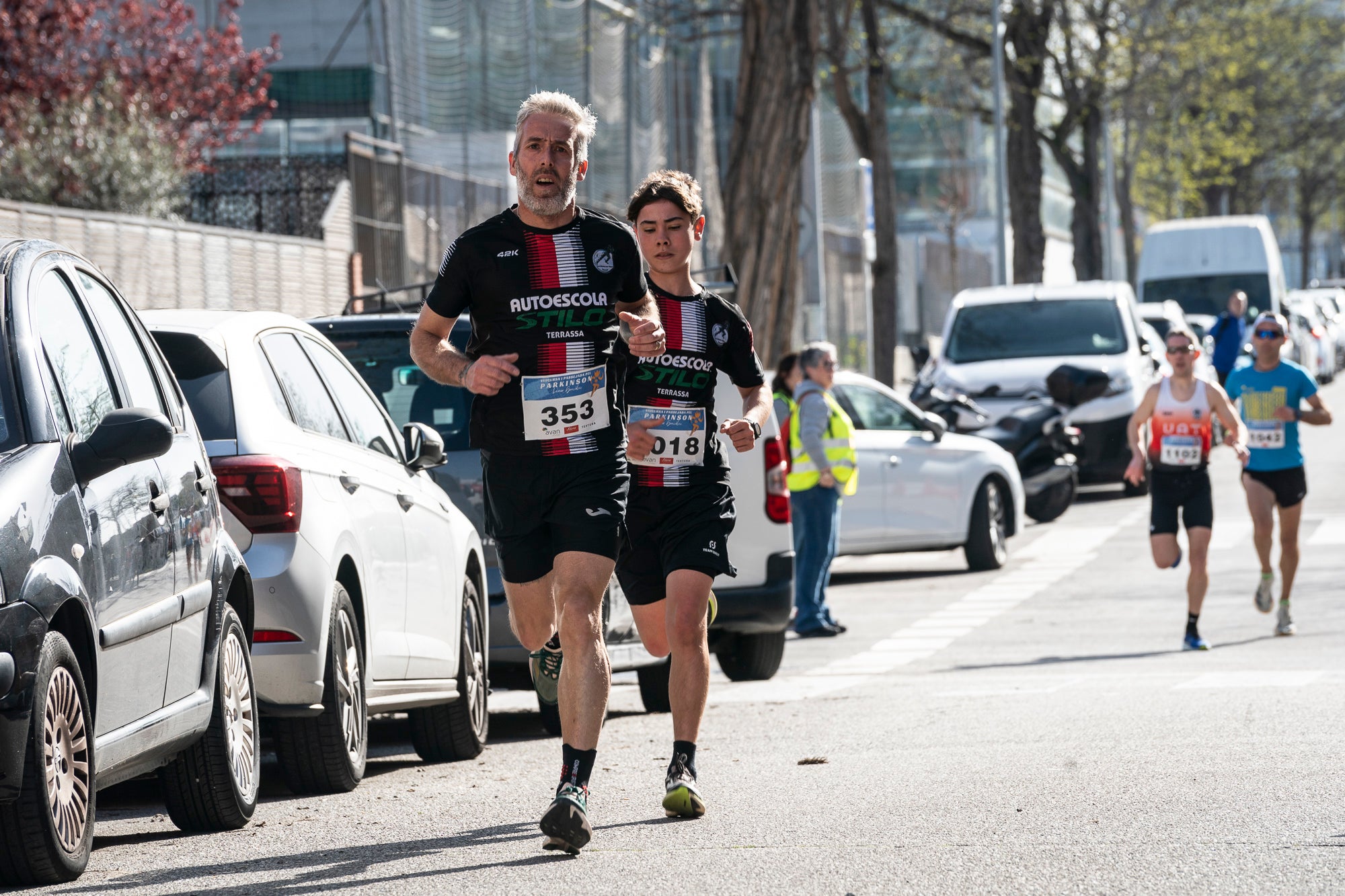 Aquest diumenge, 6 d'abril, la Fundació AVAN ha organitzat un any més la Cursa i Passejada solidària a Terrassa 'Leonor González'. Aquest esdeveniment esportiu i solidari, que enguany afrontava la seva vuitena edició, té com a principal objectiu donar visibilitat a les persones afectades per la malaltia de Parkinson. Com sempre, la cita ha donat el tret de sortida des de la plaça de la Cultura a les 10:00 hores. Tots els diners recaptats aniran destinats a la construcció i equipació del nou centre AVAN de Terrassa | Mireia Comas