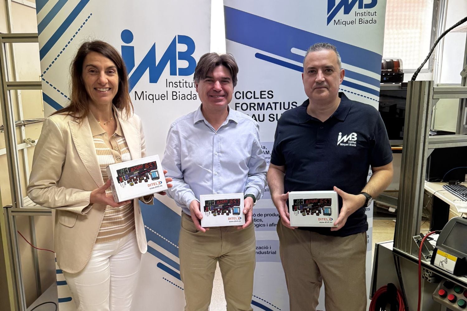 Àlex Rubio, CEO de Ditel, cedeix tecnologia professional als alumnes del cicle d’Automatització i Robòtica de l’Institut Miquel Biada | Ditel