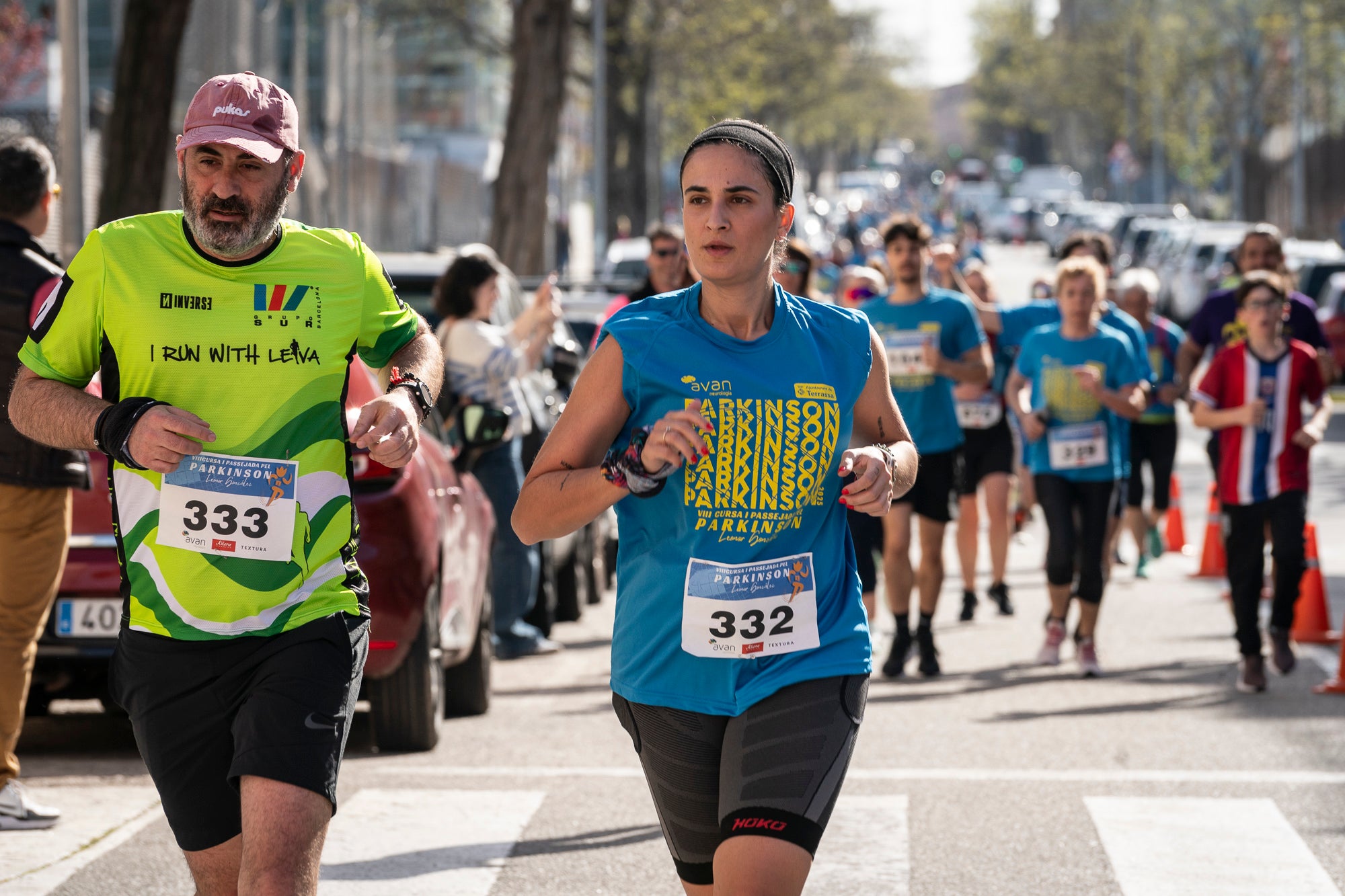 Aquest diumenge, 6 d'abril, la Fundació AVAN ha organitzat un any més la Cursa i Passejada solidària a Terrassa 'Leonor González'. Aquest esdeveniment esportiu i solidari, que enguany afrontava la seva vuitena edició, té com a principal objectiu donar visibilitat a les persones afectades per la malaltia de Parkinson. Com sempre, la cita ha donat el tret de sortida des de la plaça de la Cultura a les 10:00 hores. Tots els diners recaptats aniran destinats a la construcció i equipació del nou centre AVAN de Terrassa | Mireia Comas