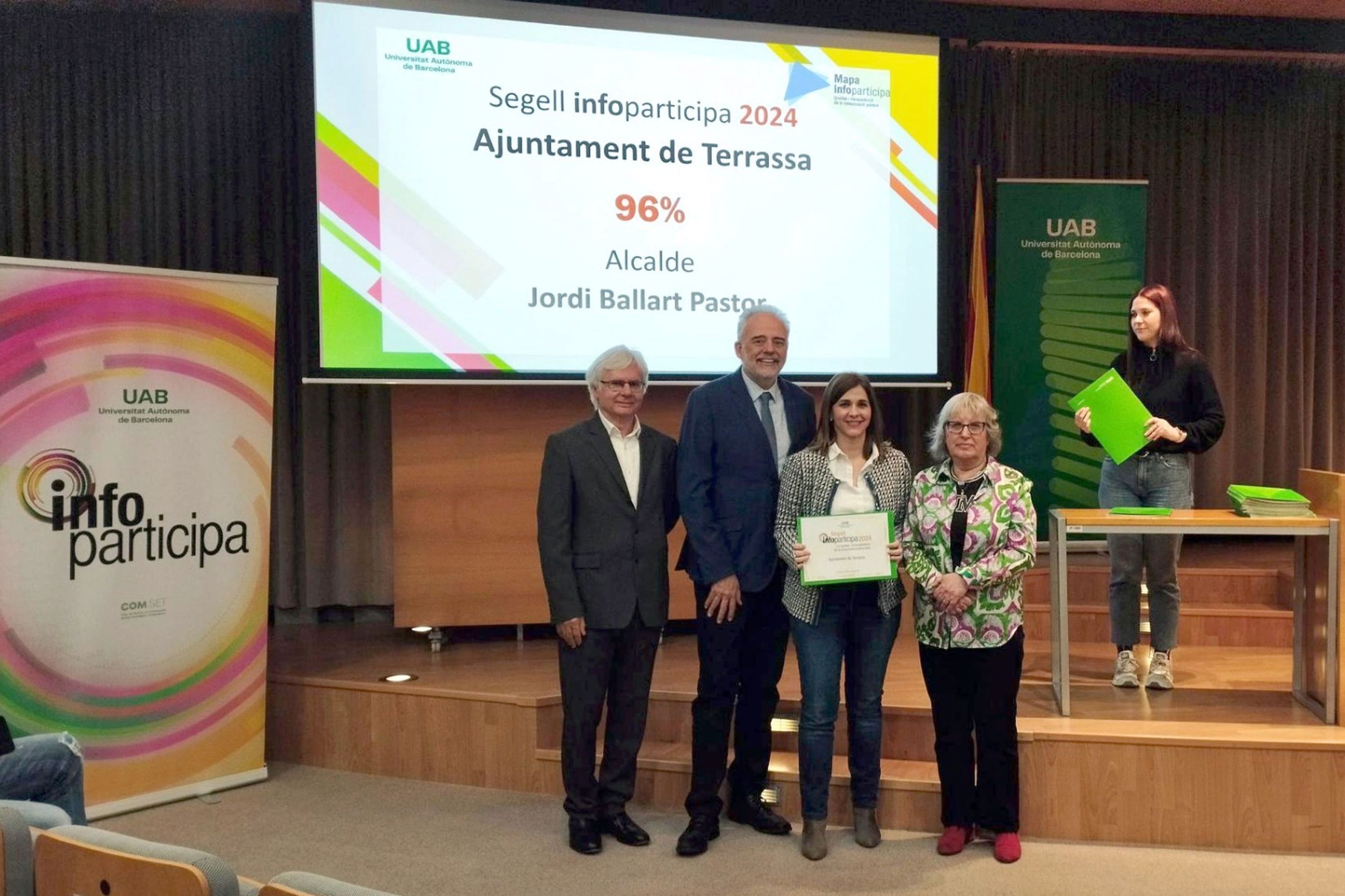 Recepció per part de la tinenta d'alcalde i regidora de Transparència, Laura Rivas, del Segell Infoparticipa 2025 | Ajuntament de Terrassa
