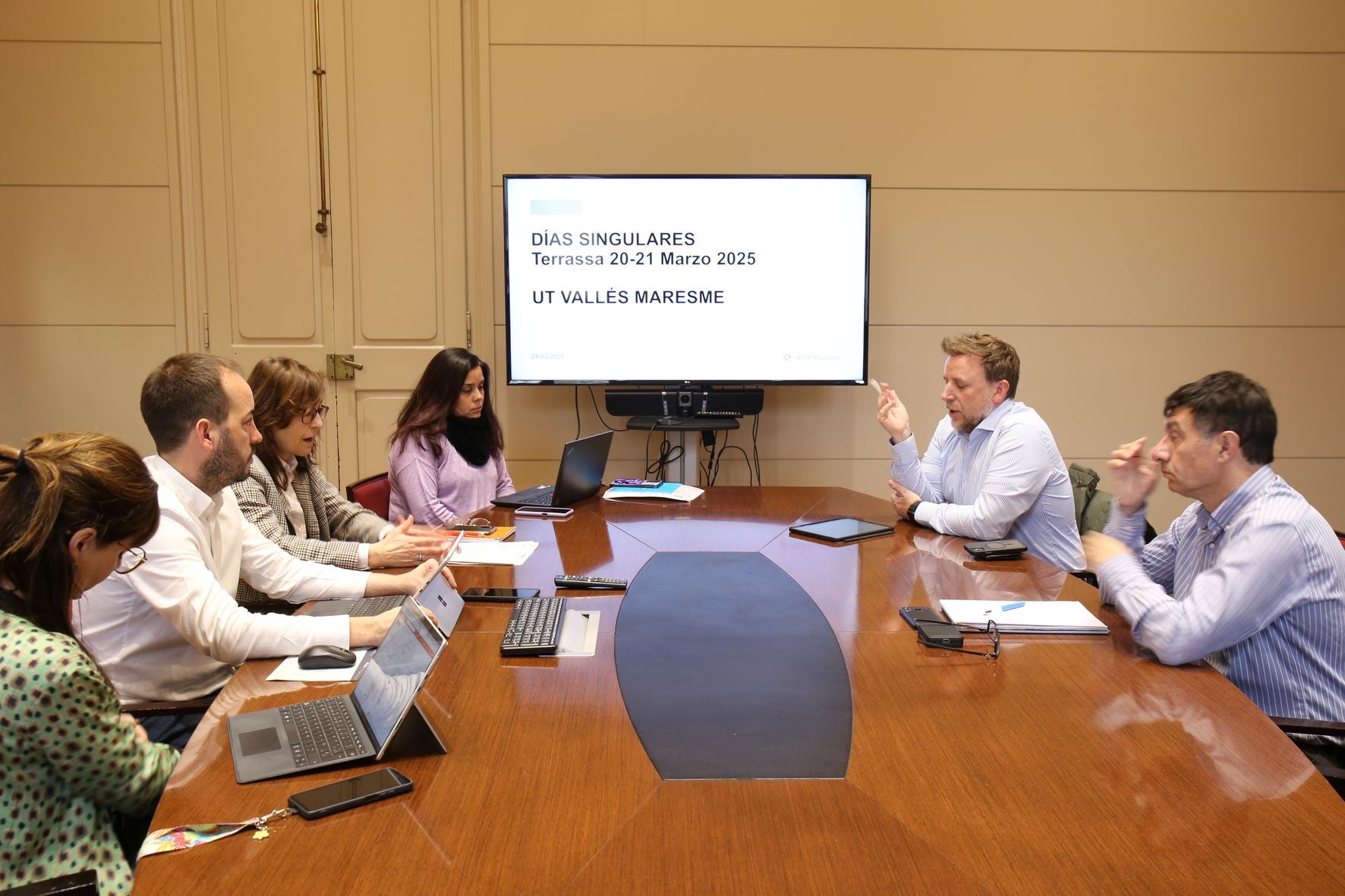 Reunió del govern municipal amb responsables d'Endesa pels talls de llum | Aj. Terrassa
