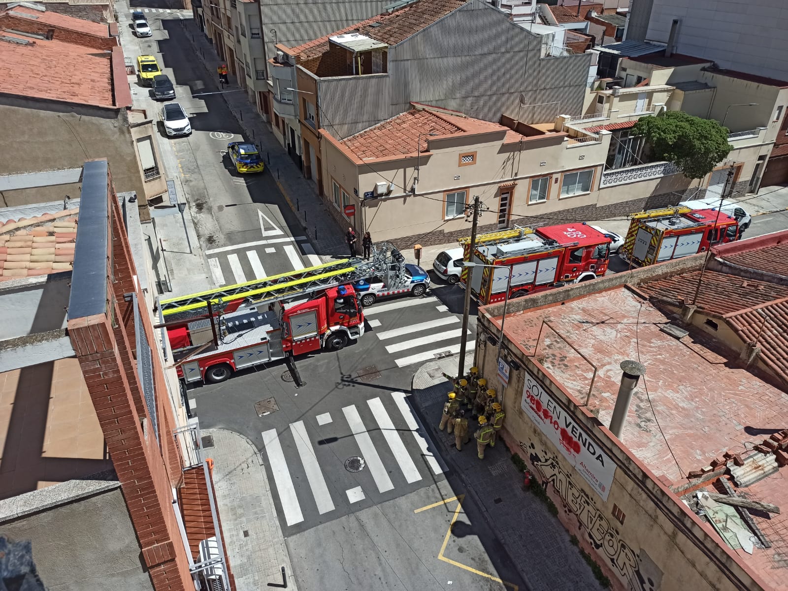 S'ensorra el terra d'un habitatge i cau sobre un bar abandonat a Terrassa | Cedida