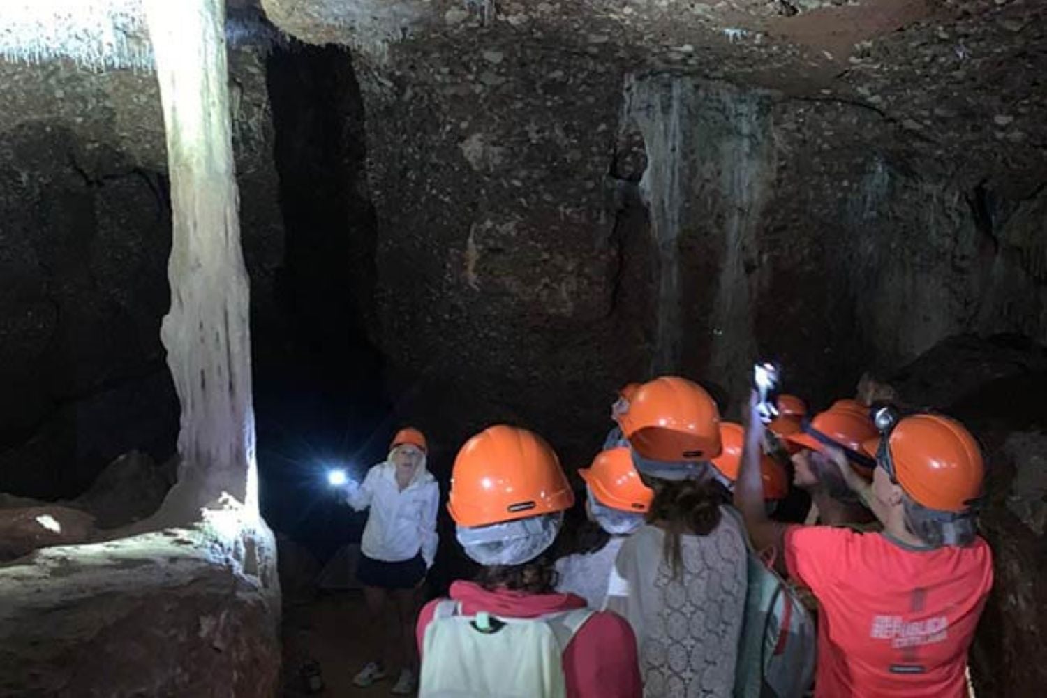 Una visita a la cova de Mura | Xarxa de Parcs Naturals de la Diputació de Barcelona