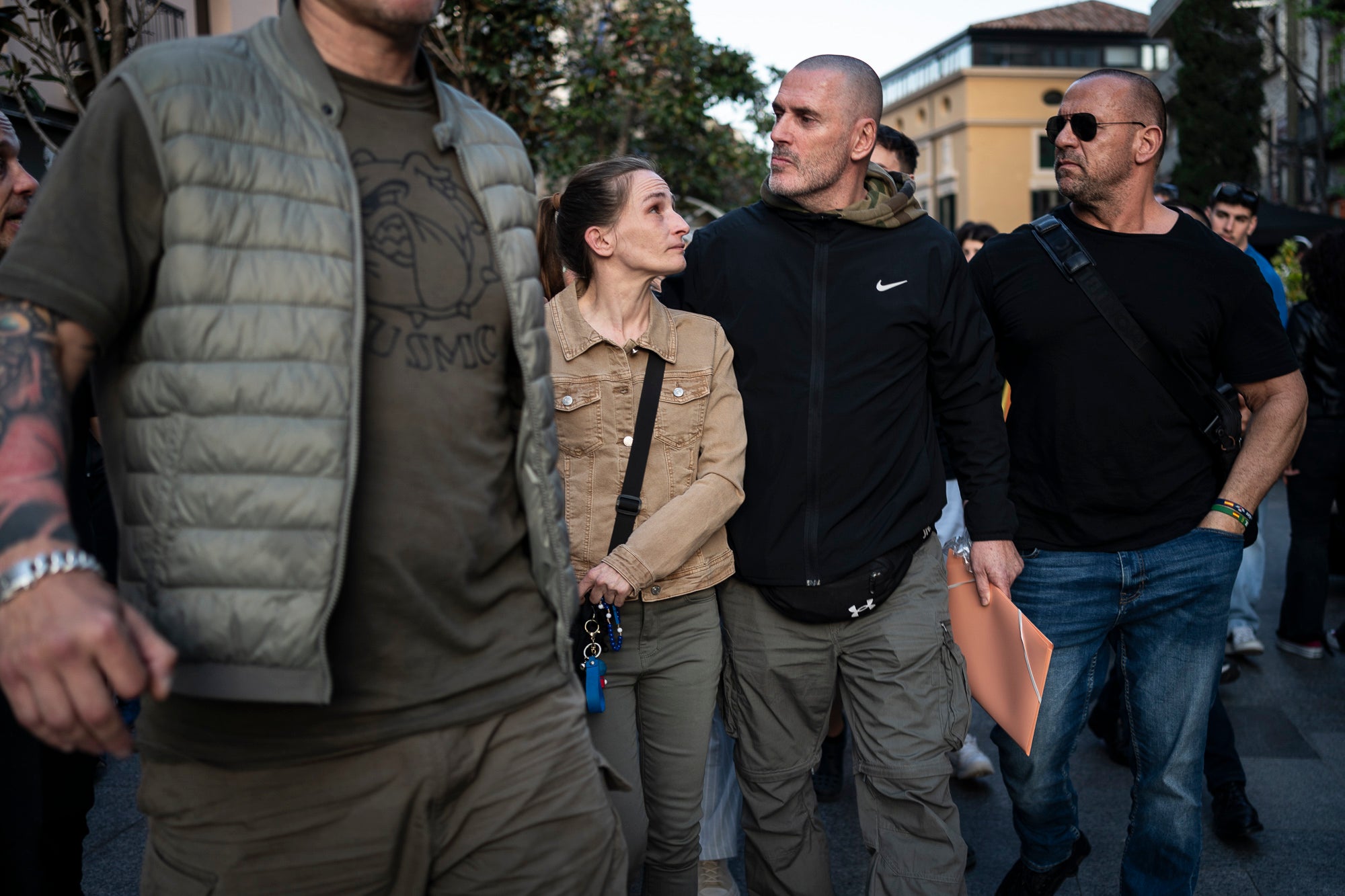 Concentració, convocada per VOX i amb la presència del líder de Desokupa, Dani Esteve, arran del cas d'una dona violada a Terrassa el passat mes de març. El Raval de Montserrat ha acollit la protesta per denunciar que el jutge ha deixat en llibertat amb càrrecs a l’espera de judici dels dos presumptes acusats d’agressió sexual. L’extrema dreta ha posat el focus en què els suposats violadors serien dos ciutadans de nacionalitat estrangera per reclamar-ne “l’expulsió”. S’han sentit crits i insults cap a l’alcalde i cap al president del govern espanyol