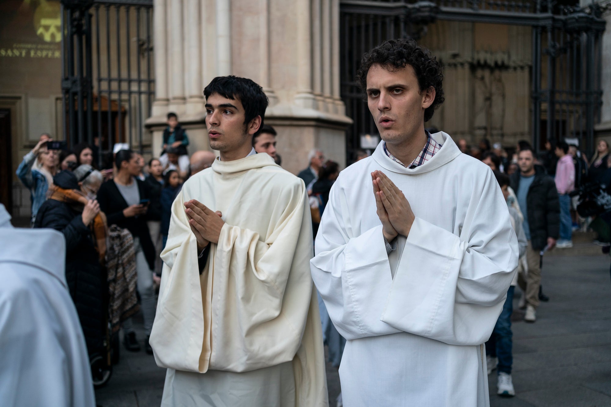 Els carrers del centre de Terrassa va tornar a acollir aquest divendres al vespre el Via Crucis, un dels actes més populars de Setmana Santa. L'acte s'ha omplert de gent que ha acompanyat els Portants del Sant Crist i el pas de la Pietat, pels membres de la Confraria de la Mare de Déu dels Dolors | Mireia Comas