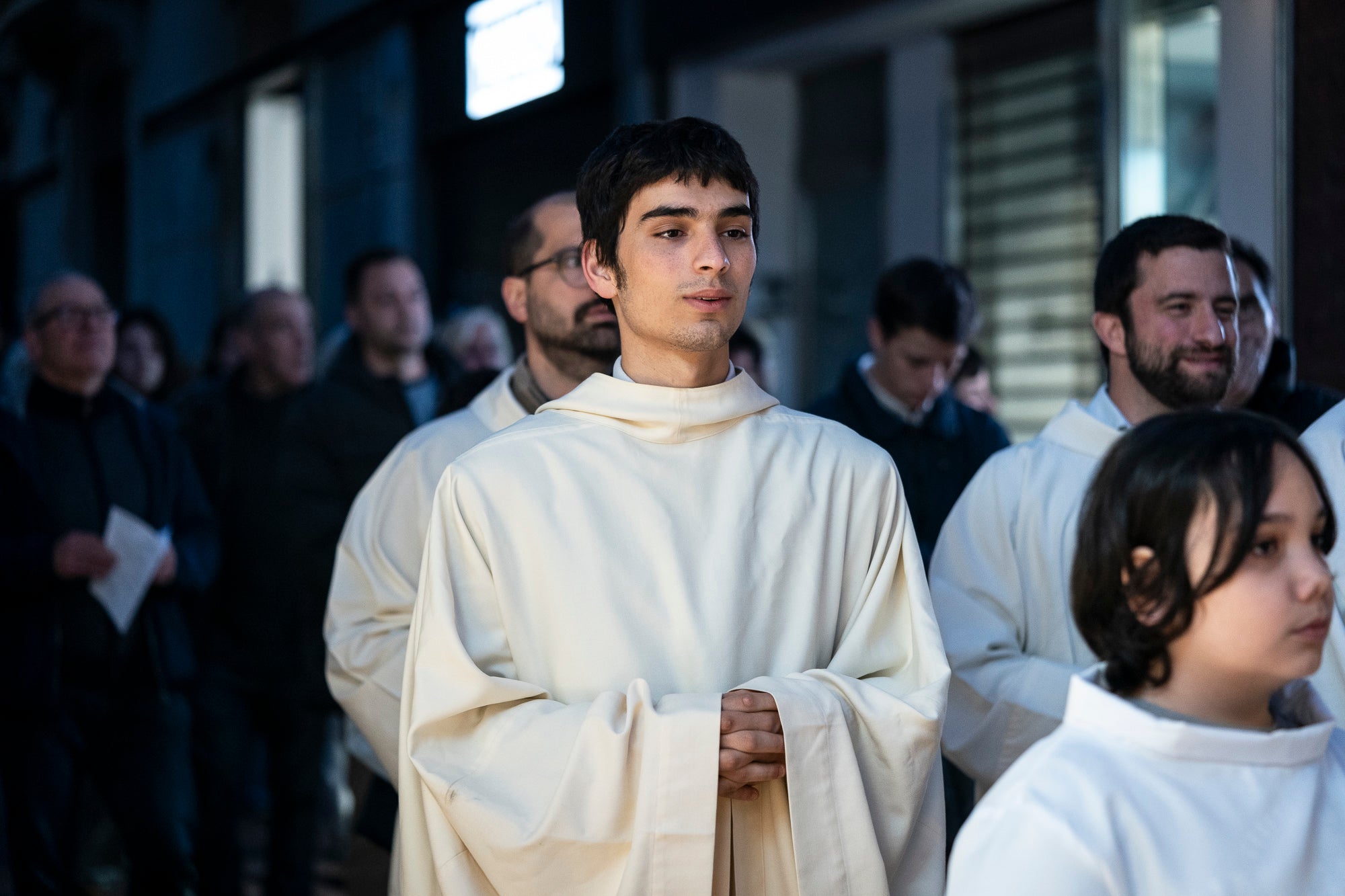 Els carrers del centre de Terrassa va tornar a acollir aquest divendres al vespre el Via Crucis, un dels actes més populars de Setmana Santa. L'acte s'ha omplert de gent que ha acompanyat els Portants del Sant Crist i el pas de la Pietat, pels membres de la Confraria de la Mare de Déu dels Dolors | Mireia Comas