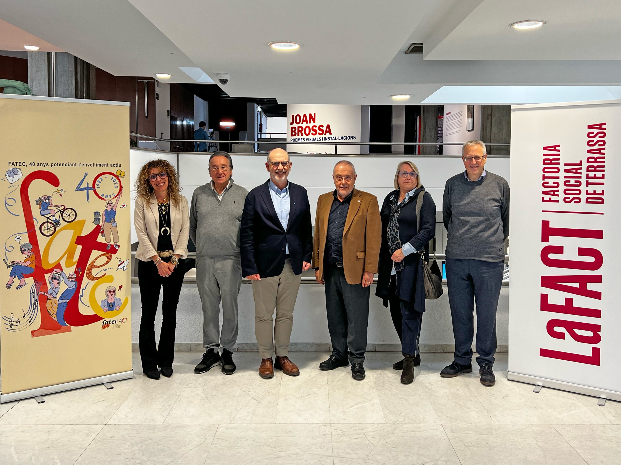 D'esquerra a dreta: Laura Caravaca, directora de LaFACT Zona 60, Ramón Tubella, vicepresident de la FATEC, Xavier Queralt, president de LaFACT, Josep Carné, president de la FATEC, Dolors Puig, voluntària de la FATEC, i Ramon Flo, director de LaFACT | LaFACT