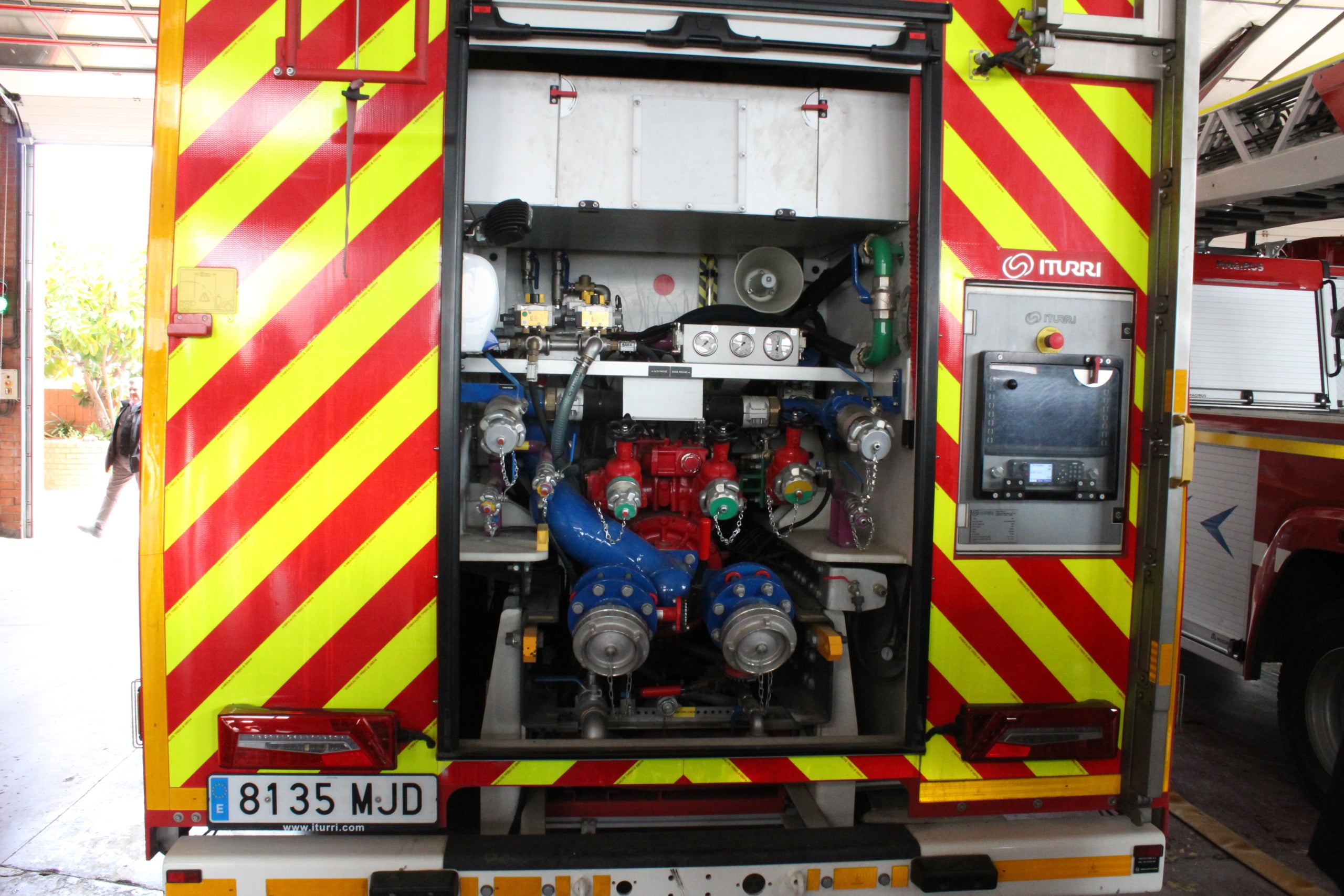 Visita institucional a las obras de ampliación del Parque de Bomberos de Terrassa. Este jueves, día 3 de abril, la consejera de Interior, Núria Parlon, con el alcalde Jordi Ballart, han estado en las instalaciones del cuerpo de emergencias. Con la actuación, que supone una inversión de 4 millones de euros, se prevé pasar de 1.273 m2 a 2.541 m2. Se prevé que esté finalizada a finales del próximo año | Lucia Rivera