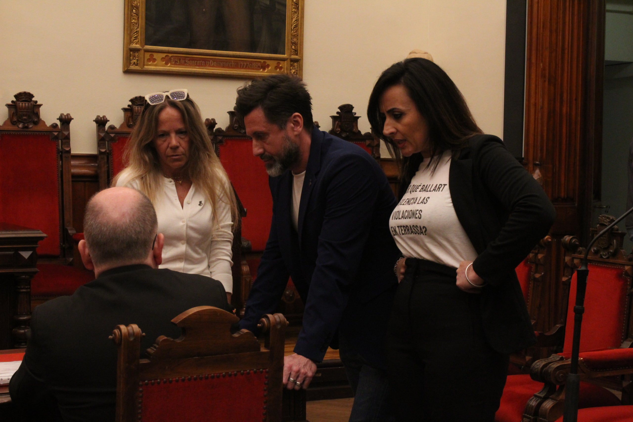 Els tres regidors de VOX, amb la portaveu amb la samarreta polèmica | Lucia Rivera