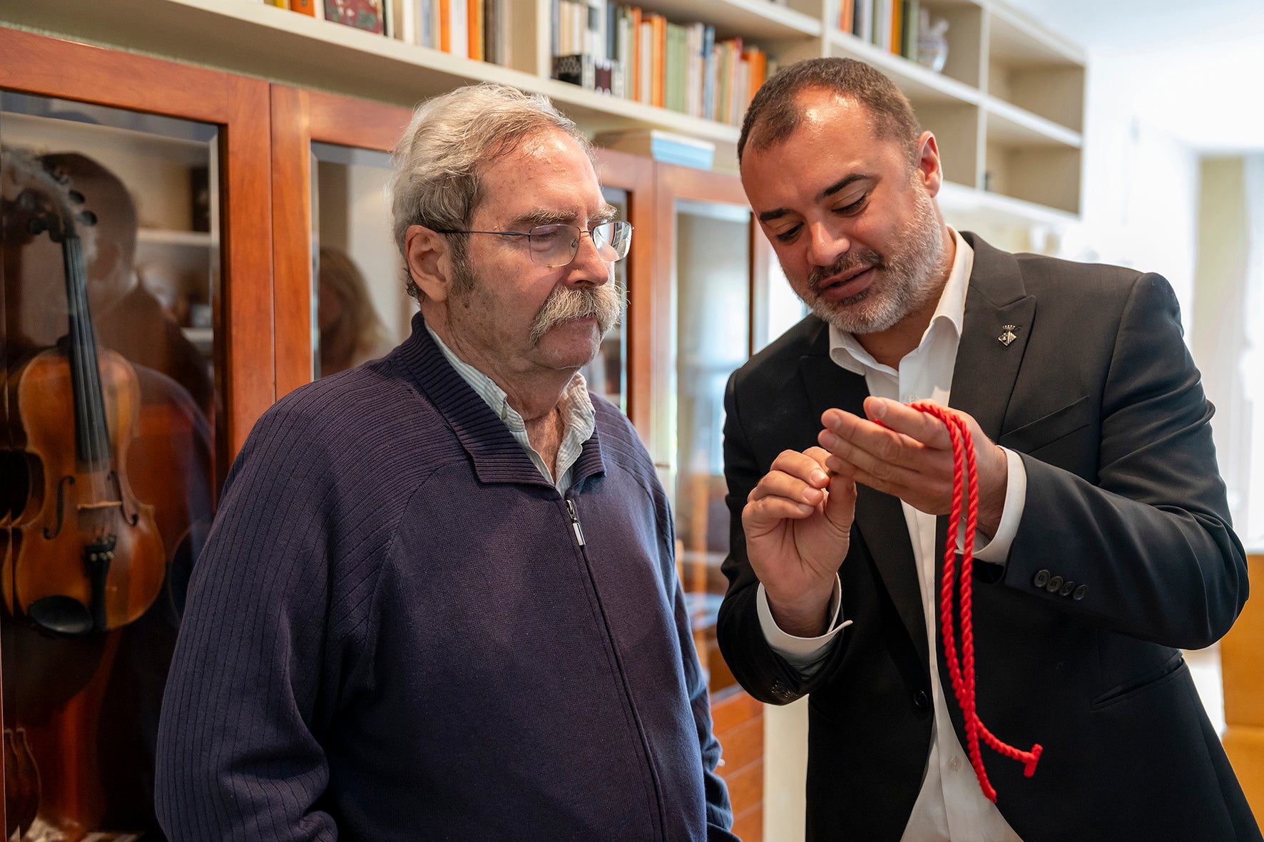 L'escriptor Jaume Cabré rep la Medalla d’Honor de la Ciutat de Terrassa | Rafel Casanova. Via Ajuntament de Terrassa
