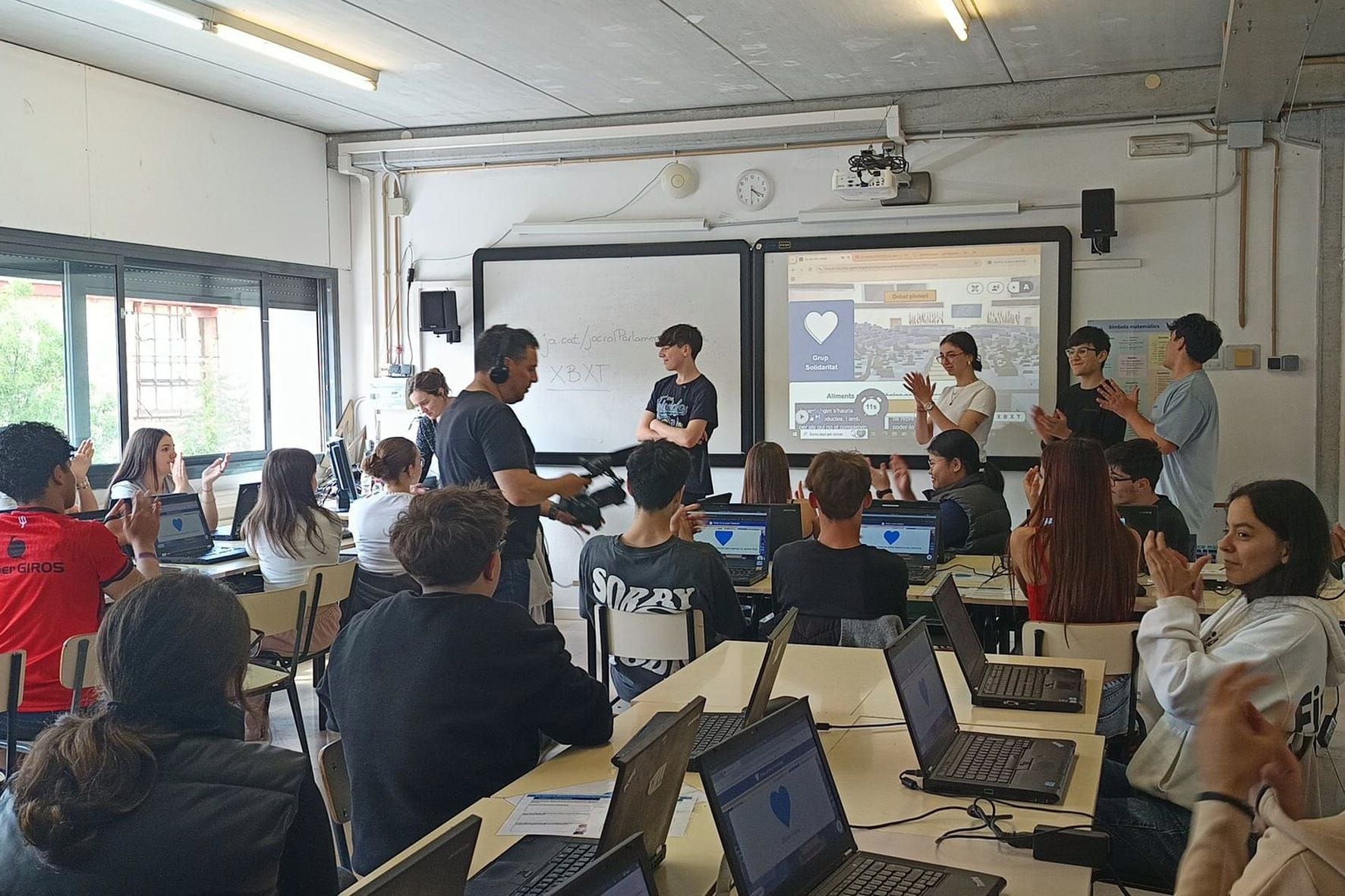Alumnes de l'escola El Cim participen en una nova sessió del projecte 'Coneix el Parlament Europeu' | Ajuntament de Terrassa