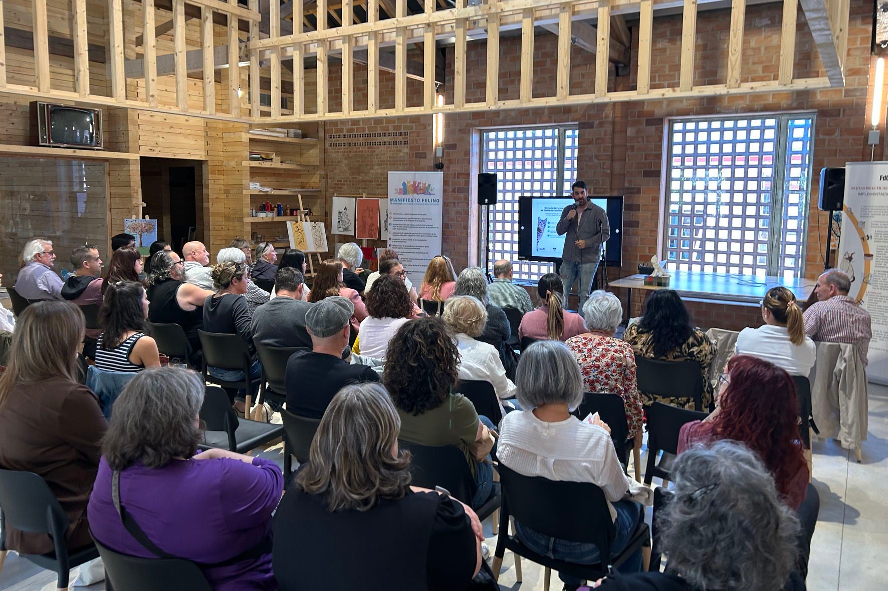 Terrassa celebra la 1a jornada de formació i gestió de colònies felines | Ajuntament de Terrassa