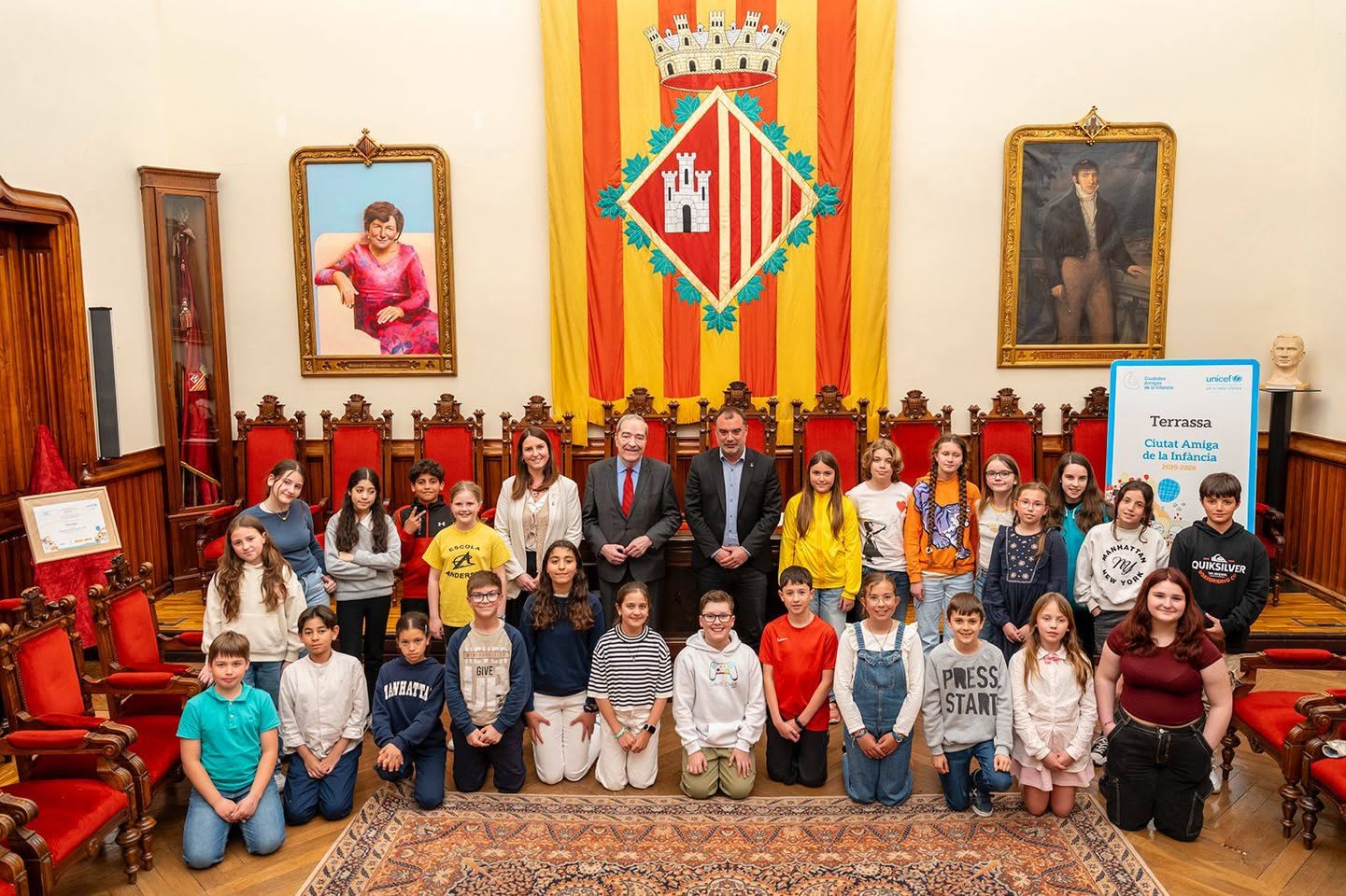 L'alcalde de Terrassa, Jordi Ballart, i el president d'UNICEF Comitè Catalunya, Jaume Lanaspa, han ratificat la signatura del conveni que reconeix Terrassa com a 'Ciutat Amiga de la infància i adolescència'. Es tracta d'un distintiu atorgat per UNICEF, d'acord amb representants del Ministeri de Joventut i Infància, de la Federació de Municipis de Catalunya (FMC) i de l'Institut Universitari de Necessitats i Drets de la Infància i l'Adolescència (IUNDIA) que conformen la Secretaria Permanent de 'Ciutats Amigues de la Infància' | Rafel Casanova