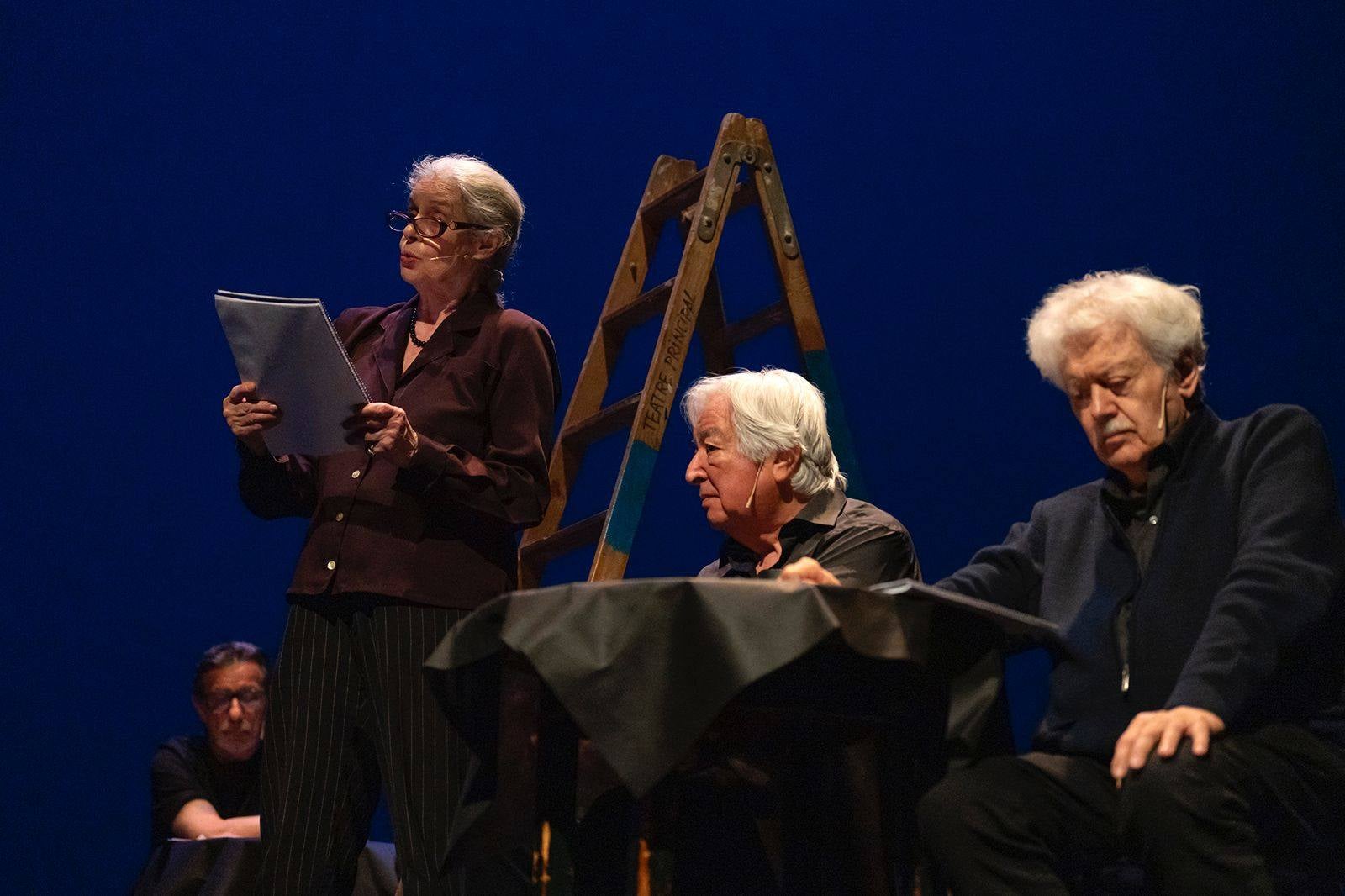 Terrassa va homenatjar ahir al dramaturg, poeta i traductor, Feliu Formosa, amb l'espectacle 'Molt bé diu senyor Feliu'. L'acte, celebrat al Teatre Principal, va comptar amb la presència del mateix Feliu Formosa; de l'alcalde de Terrassa, Jordi Ballart; del president delegat de l'Àrea de Cultura de la Diputació de Barcelona, Pau Gonzàlez Val; i alguns membres de la Comissió Feliu Formosa | Rafel Casanova