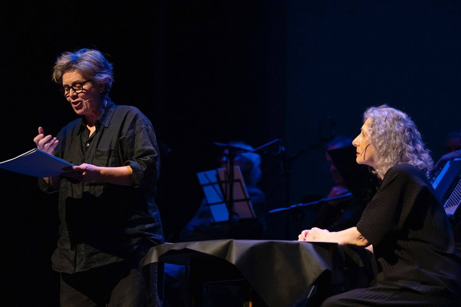 Terrassa va homenatjar ahir al dramaturg, poeta i traductor, Feliu Formosa, amb l'espectacle 'Molt bé diu senyor Feliu'. L'acte, celebrat al Teatre Principal, va comptar amb la presència del mateix Feliu Formosa; de l'alcalde de Terrassa, Jordi Ballart; del president delegat de l'Àrea de Cultura de la Diputació de Barcelona, Pau Gonzàlez Val; i alguns membres de la Comissió Feliu Formosa | Rafel Casanova