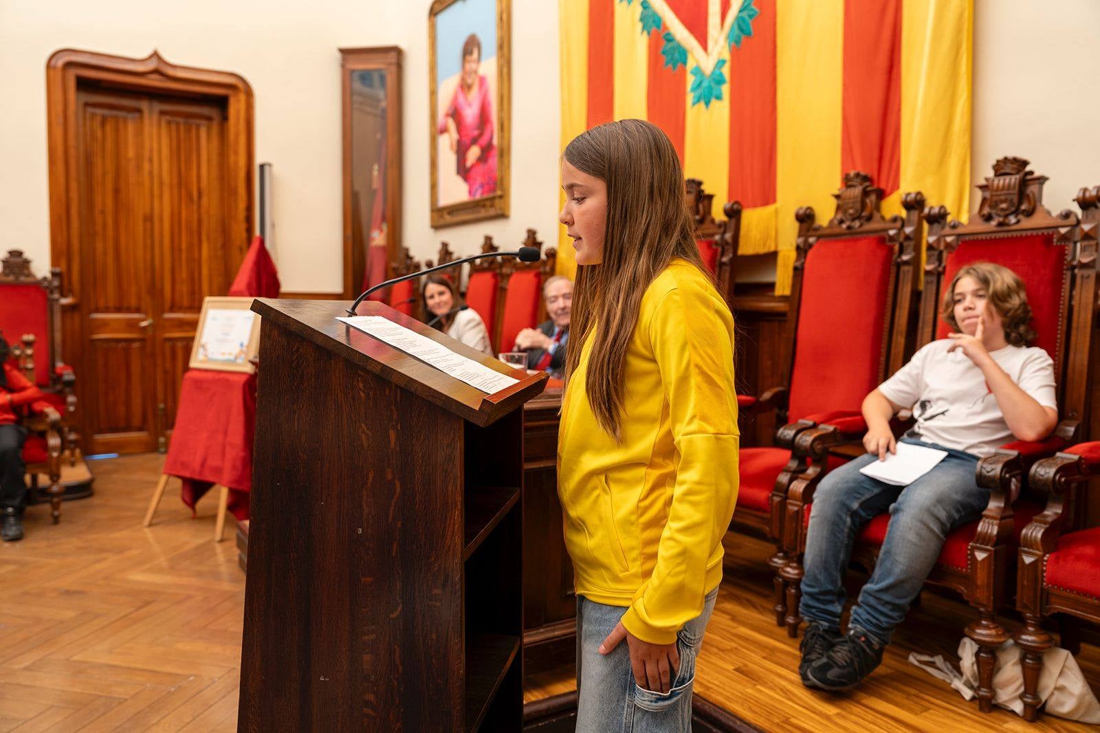 L'alcalde de Terrassa, Jordi Ballart, i el president d'UNICEF Comitè Catalunya, Jaume Lanaspa, han ratificat la signatura del conveni que reconeix Terrassa com a 'Ciutat Amiga de la infància i adolescència'. Es tracta d'un distintiu atorgat per UNICEF, d'acord amb representants del Ministeri de Joventut i Infància, de la Federació de Municipis de Catalunya (FMC) i de l'Institut Universitari de Necessitats i Drets de la Infància i l'Adolescència (IUNDIA) que conformen la Secretaria Permanent de 'Ciutats Amigues de la Infància' | Rafel Casanova