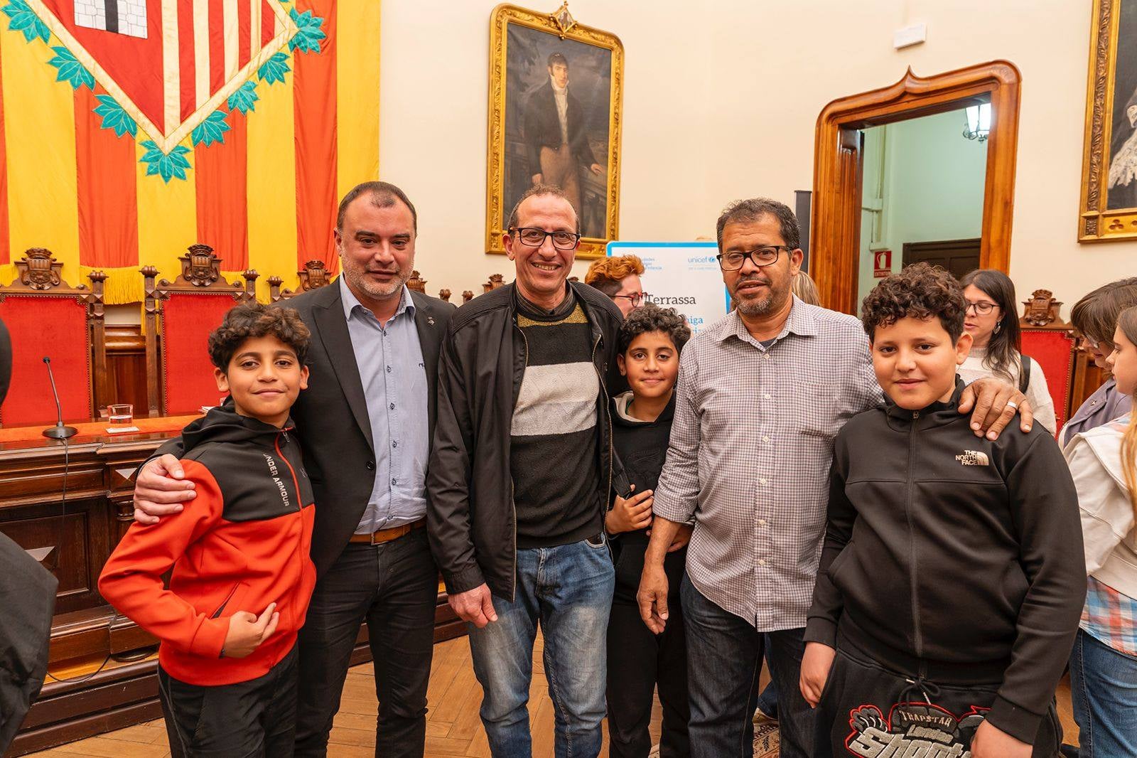 L'alcalde de Terrassa, Jordi Ballart, i el president d'UNICEF Comitè Catalunya, Jaume Lanaspa, han ratificat la signatura del conveni que reconeix Terrassa com a 'Ciutat Amiga de la infància i adolescència'. Es tracta d'un distintiu atorgat per UNICEF, d'acord amb representants del Ministeri de Joventut i Infància, de la Federació de Municipis de Catalunya (FMC) i de l'Institut Universitari de Necessitats i Drets de la Infància i l'Adolescència (IUNDIA) que conformen la Secretaria Permanent de 'Ciutats Amigues de la Infància' | Rafel Casanova