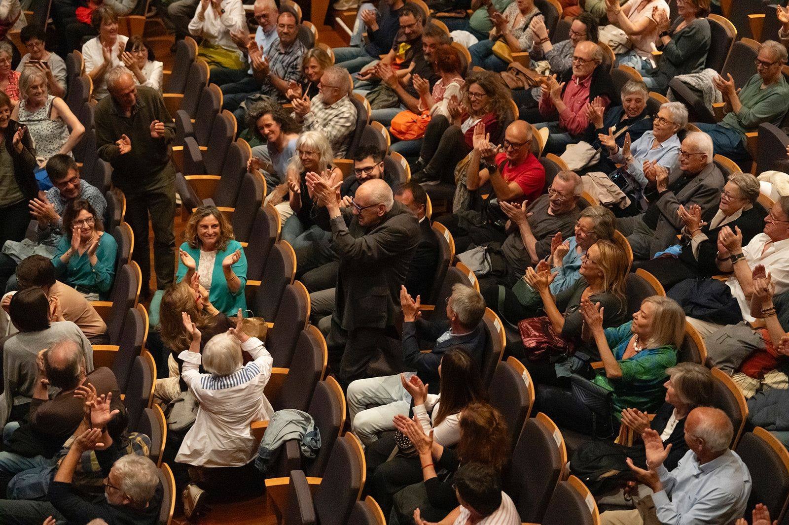 Terrassa va homenatjar ahir al dramaturg, poeta i traductor, Feliu Formosa, amb l'espectacle 'Molt bé diu senyor Feliu'. L'acte, celebrat al Teatre Principal, va comptar amb la presència del mateix Feliu Formosa; de l'alcalde de Terrassa, Jordi Ballart; del president delegat de l'Àrea de Cultura de la Diputació de Barcelona, Pau Gonzàlez Val; i alguns membres de la Comissió Feliu Formosa | Rafel Casanova