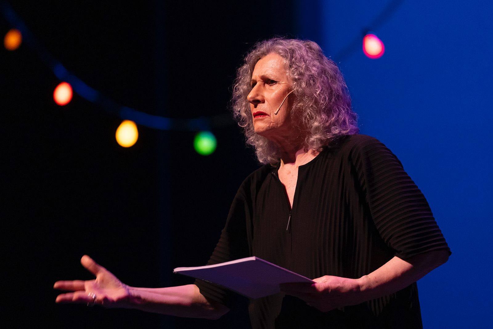 Terrassa va homenatjar ahir al dramaturg, poeta i traductor, Feliu Formosa, amb l'espectacle 'Molt bé diu senyor Feliu'. L'acte, celebrat al Teatre Principal, va comptar amb la presència del mateix Feliu Formosa; de l'alcalde de Terrassa, Jordi Ballart; del president delegat de l'Àrea de Cultura de la Diputació de Barcelona, Pau Gonzàlez Val; i alguns membres de la Comissió Feliu Formosa | Rafel Casanova