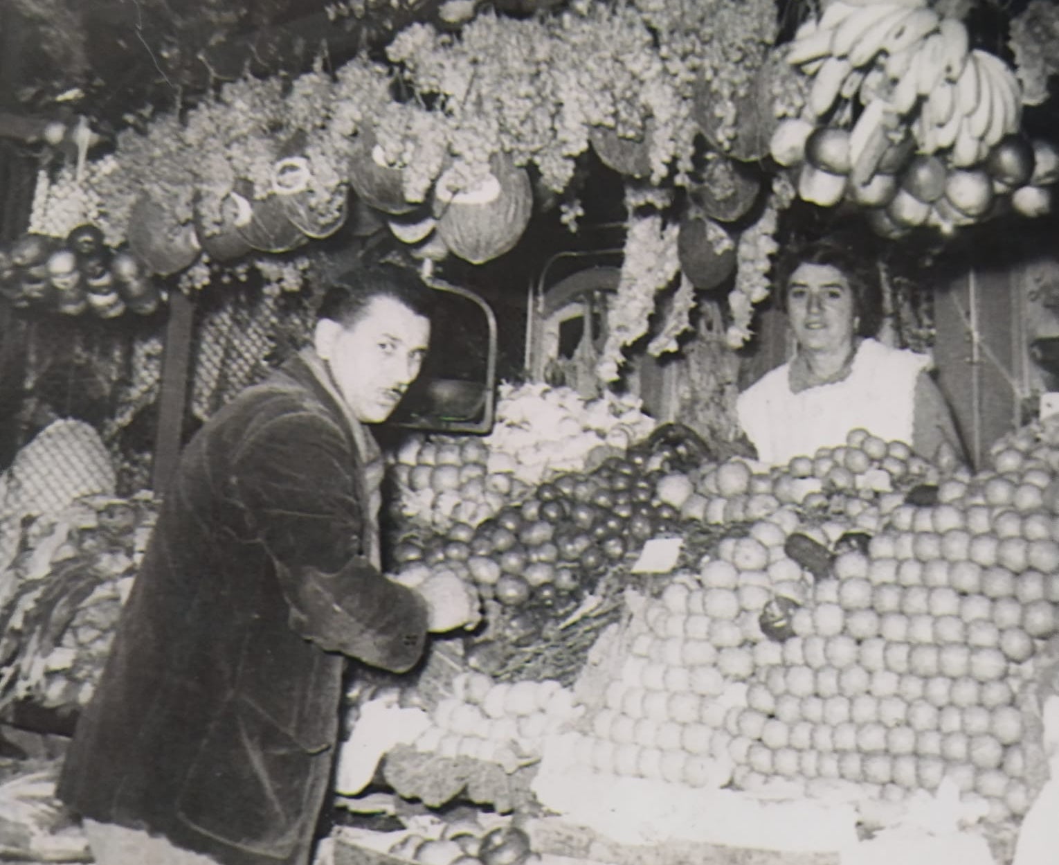 La Llúcia i en Miquel, la segona generació de Fruites i Verdures Llúcia