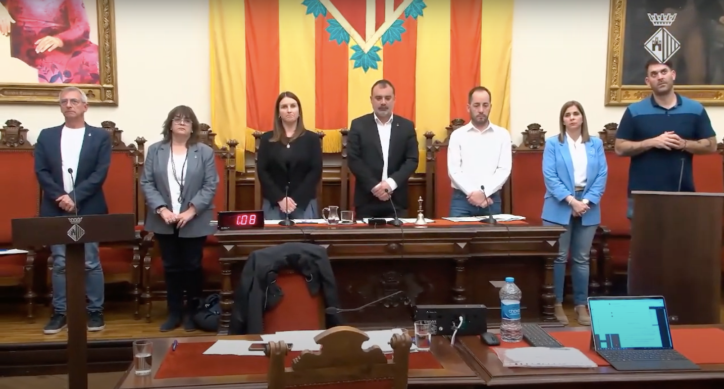 Minut de silenci al ple de Terrassa per condemnar els feminicidis per violència masclista | Ajuntament de Terrassa