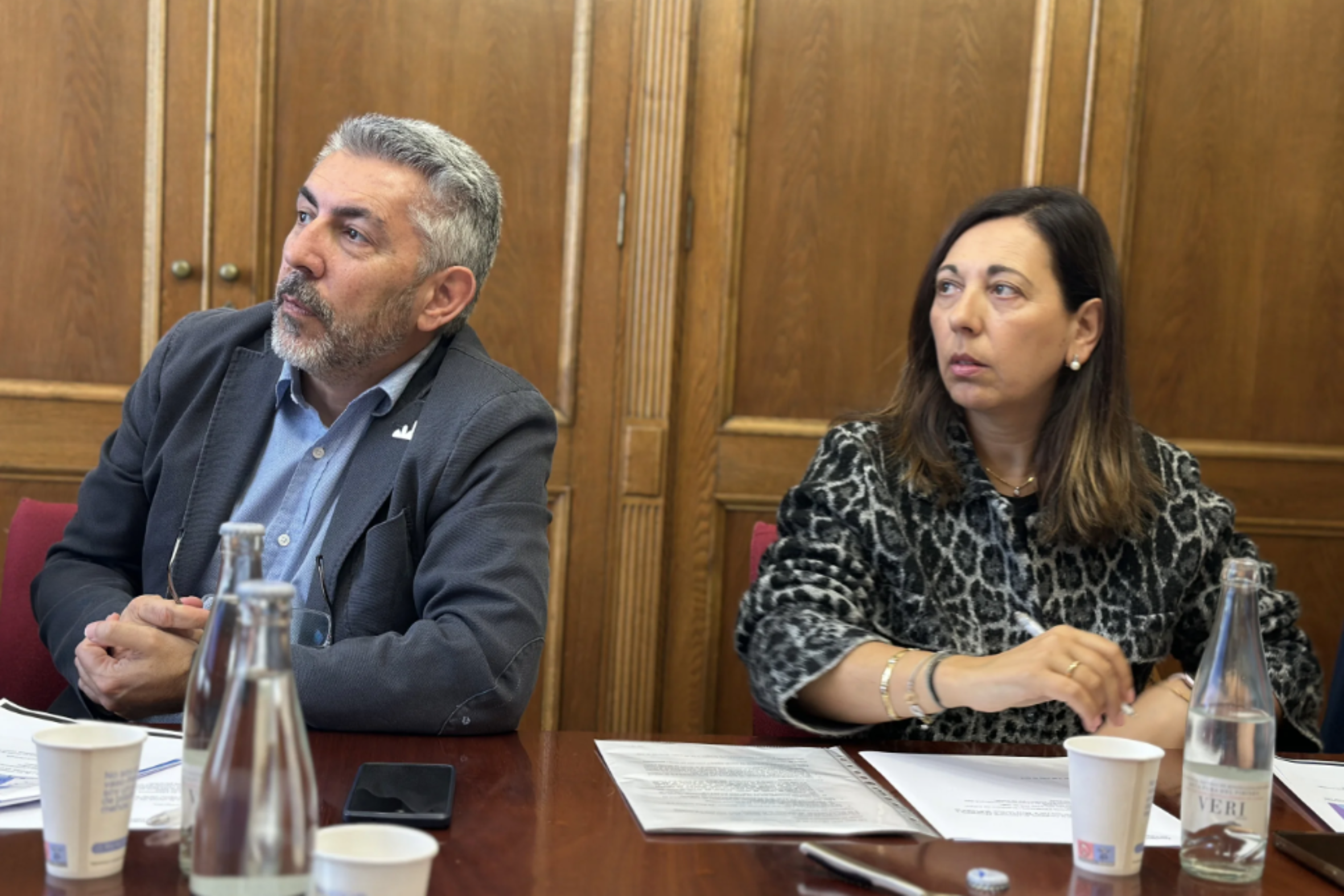 Fotografia de J. Vilar i C. Rico durant la constitució de l'Associació del Polígon de Can Palet | Cecot