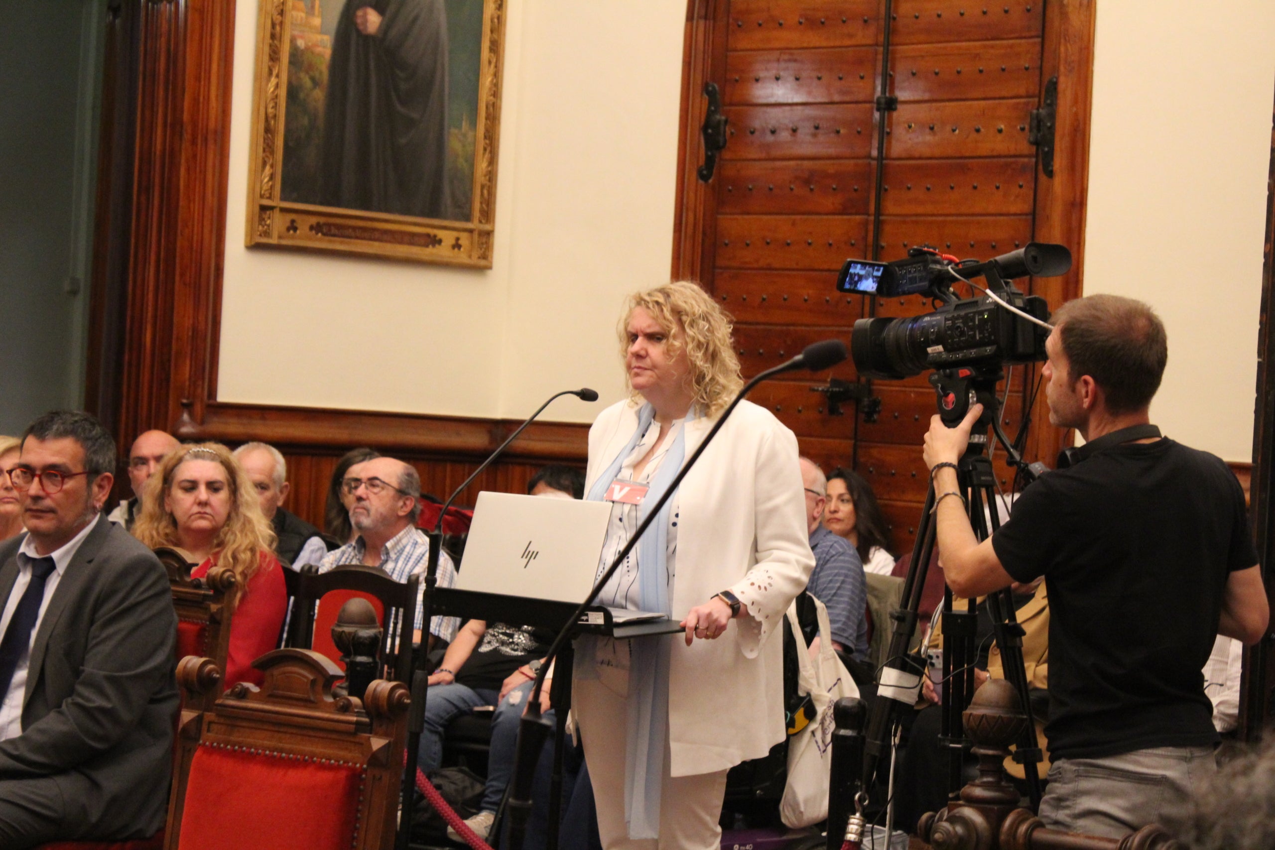 Paqui Torres, representant de l'associació Prou Barreres, al Ple Municipal extraordinari de mobilitat | Lucía Rivera