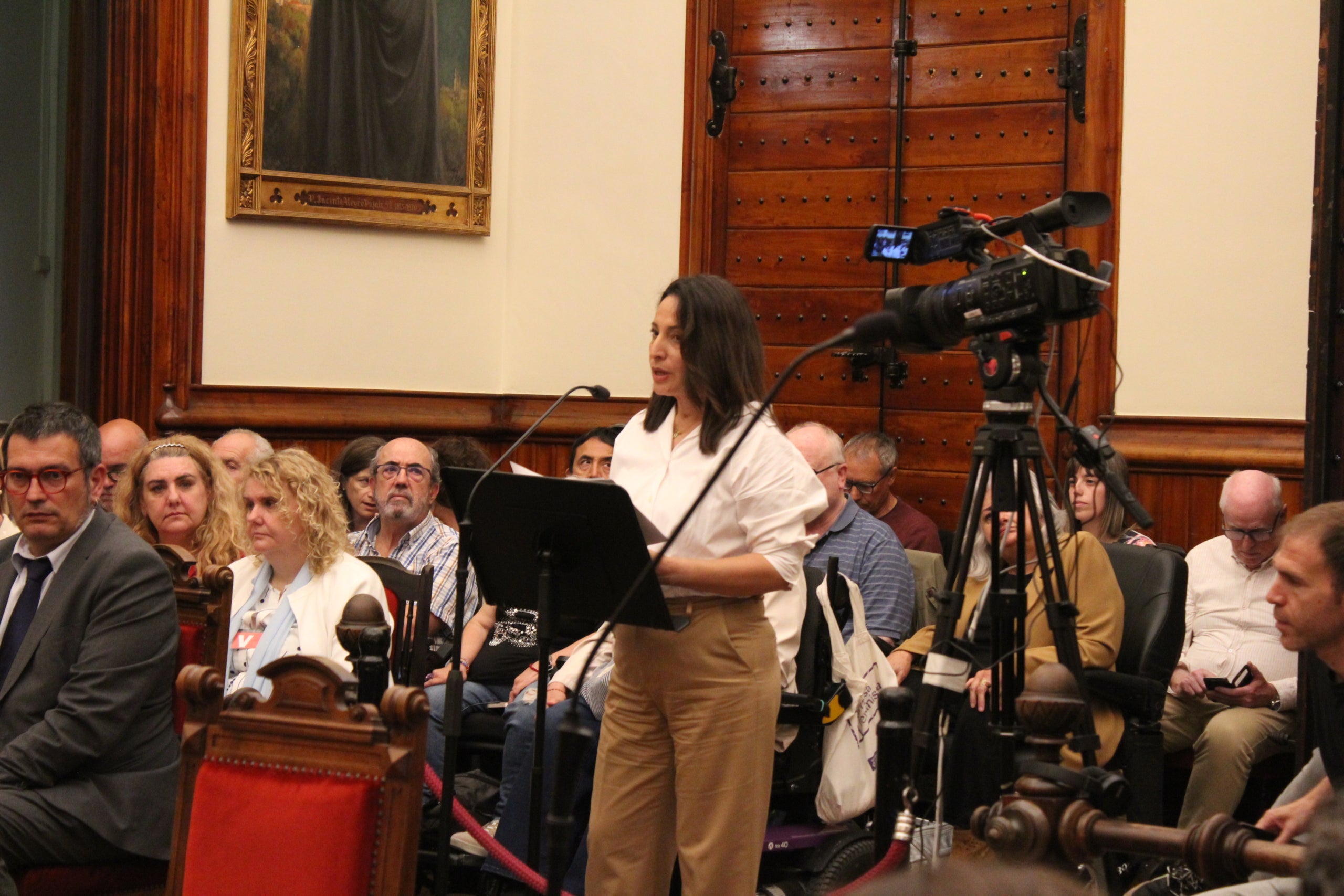 Carina Crespo durant la seva intervenció en el Ple Municipal extraordinari del passat divendres | Lucía Rivera