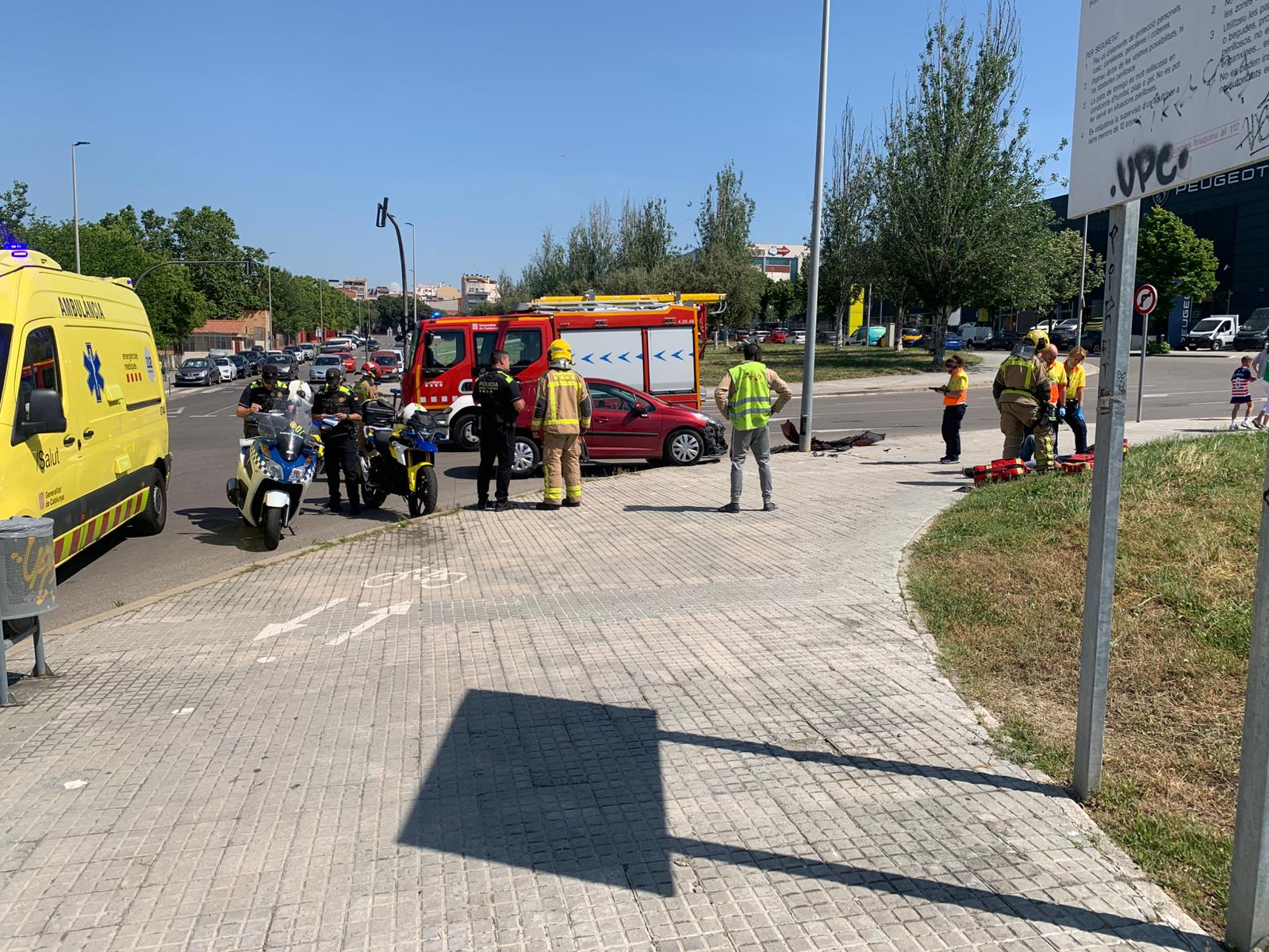 Accident de trànsit a l'avinguda de Can Jofresa | Cedida