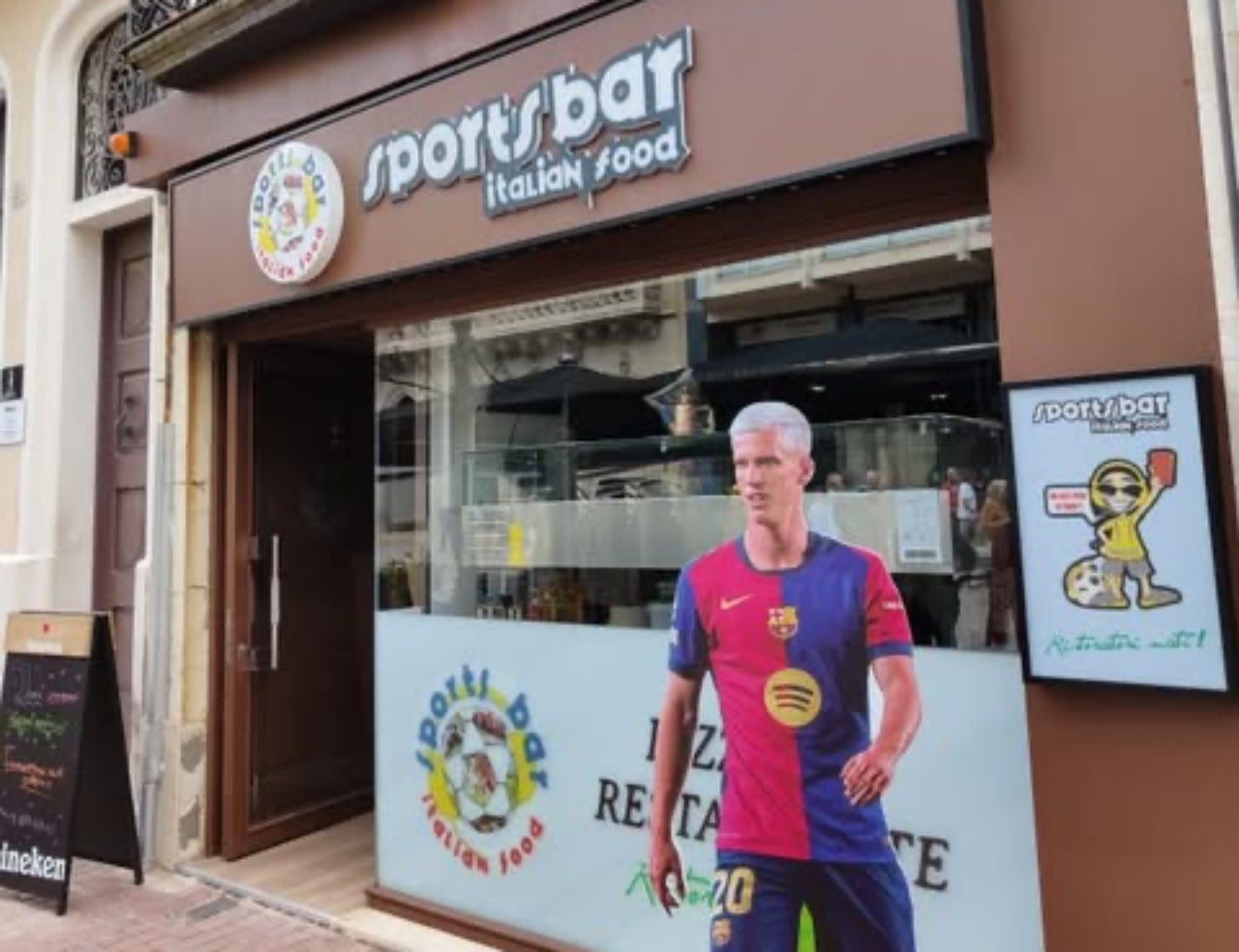 Sports Bar Italian Food amb Dani Olmo a l'entrada | Cedida