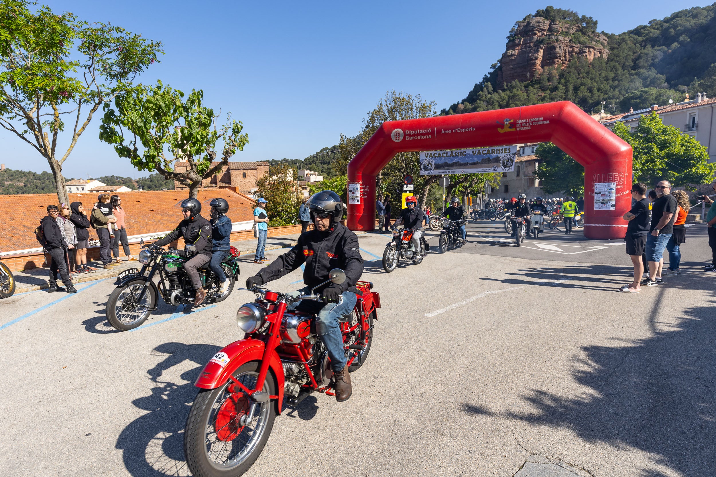 Una seixantena de motos clàssiques es reuneixen en la 33a Vacaclàssic | Moto Clàssic Vacarisses