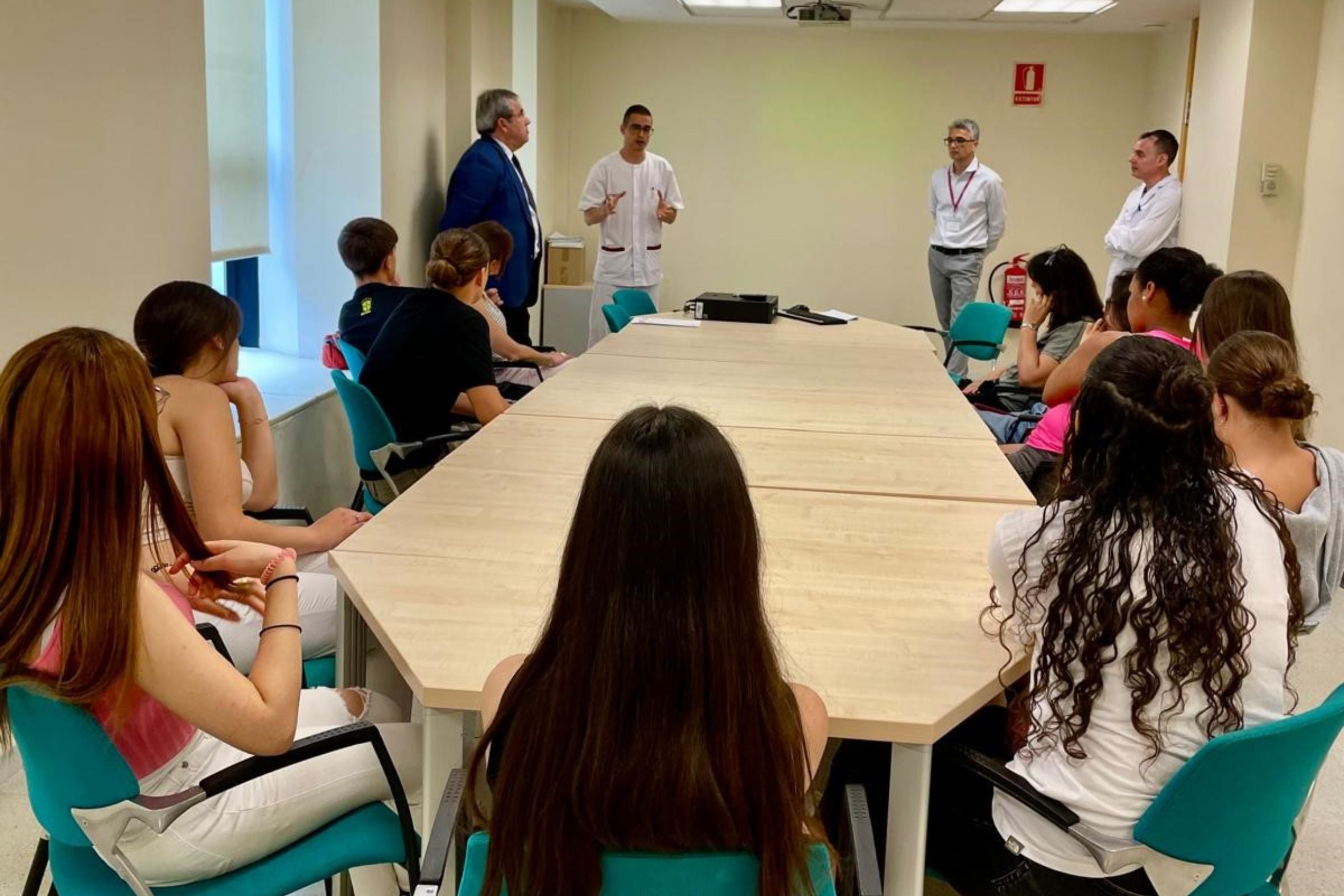 Visita dels estudiants de l'Institut Les Aimerigues a l'empresa com Mútua Egarsat | Fundació Bertelsmann