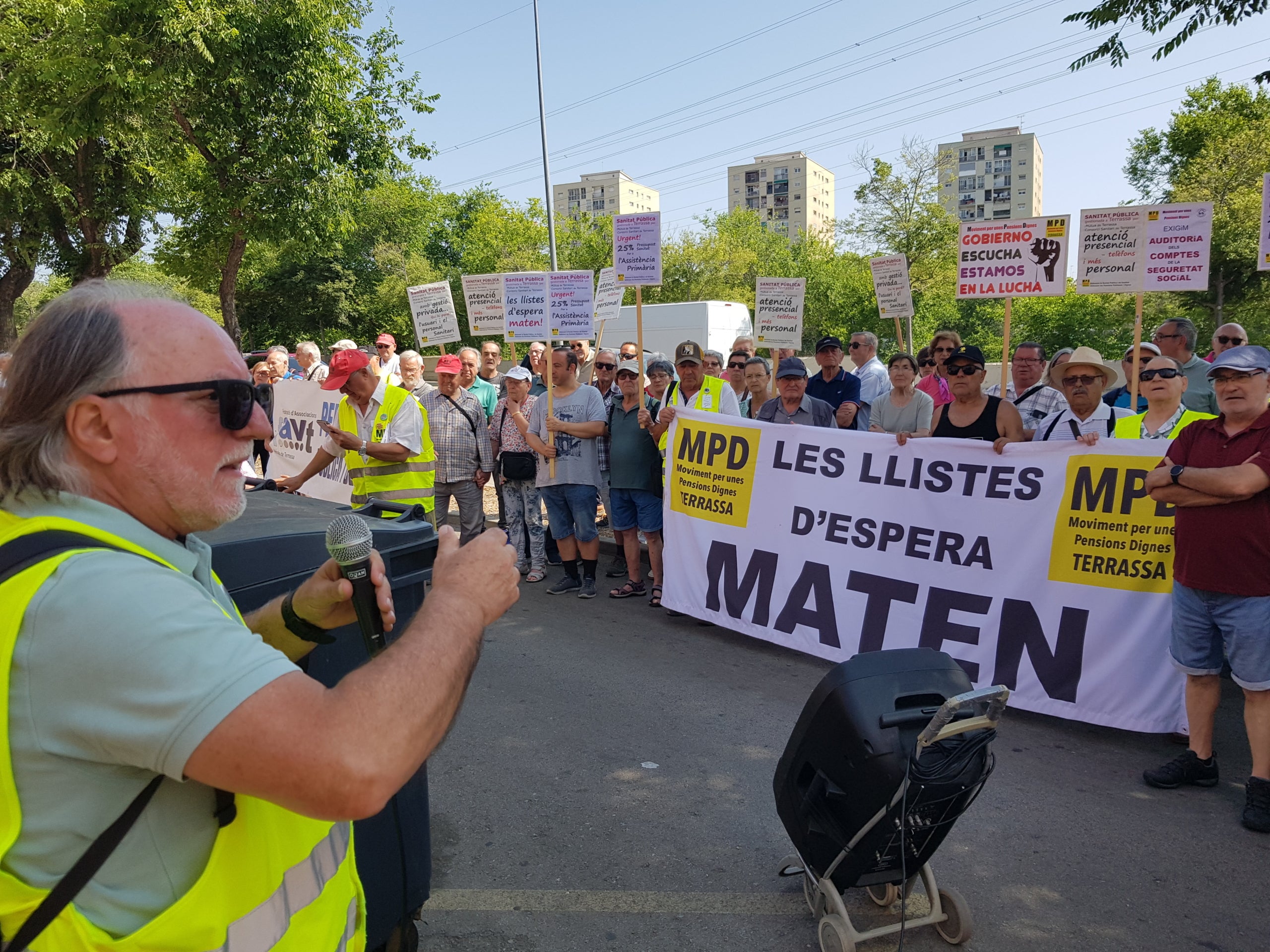 Manifestación por una sanidad pública y de calidad en Terrassa, convocada por MPD, FAVT y Defensa Sanitat | Lluïsa Tarrida
