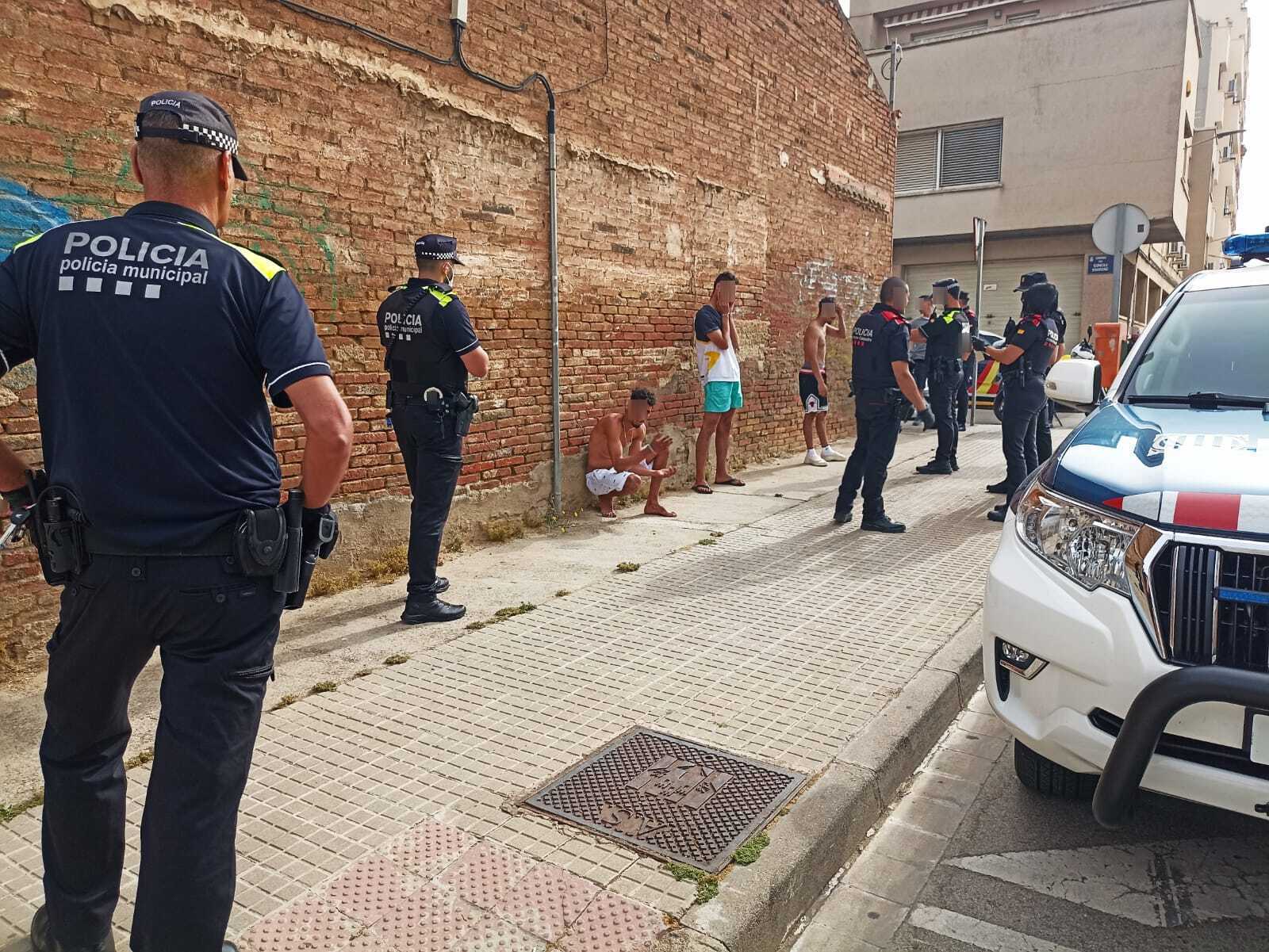 Operativo policial en las naves de Gasòmetre y Concili Egarenc | Aj. Terrassa