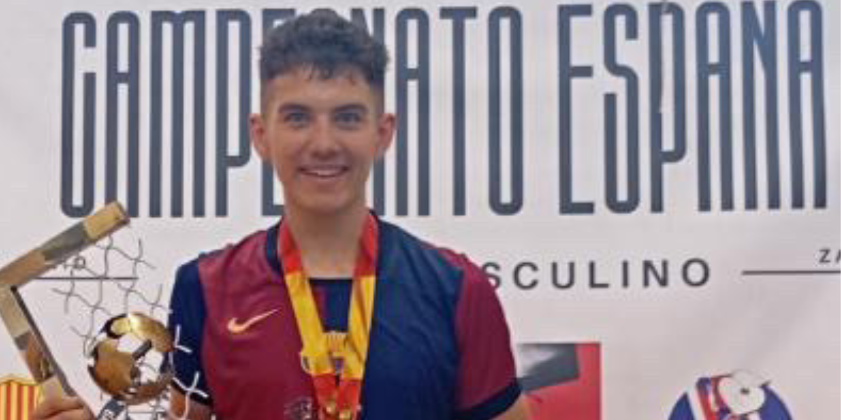 David Bieito, amb el trofeu de campió / cedida