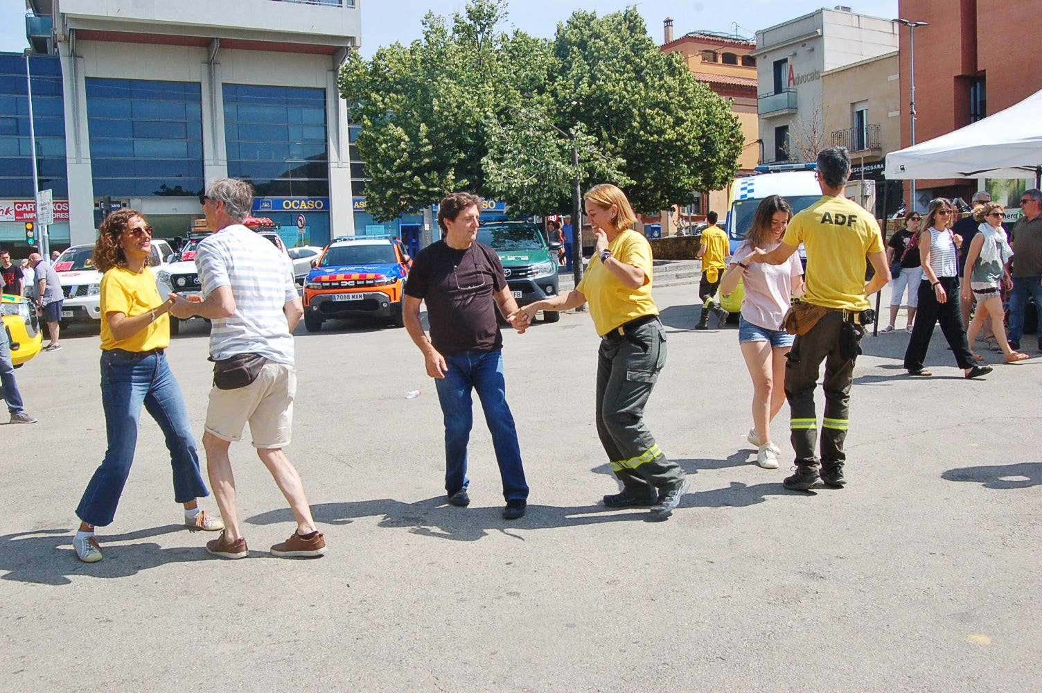 Aquest dissabte, 7 de juny, l'Agrupació de Defensa Forestal de Terrassa ha organitzat una nova campanya de donació de sang al Parc dels Catalans, al costat de l'estació d'FGC de Terrassa Rambla. Durant tot el matí, la zona s'ha omplert de festa amb tallers, exposicions de vehicles d'intervenció i les actuacions dels Diables de Ca n'Aurell i els Diables de Terrassa | Ramón Navarro
