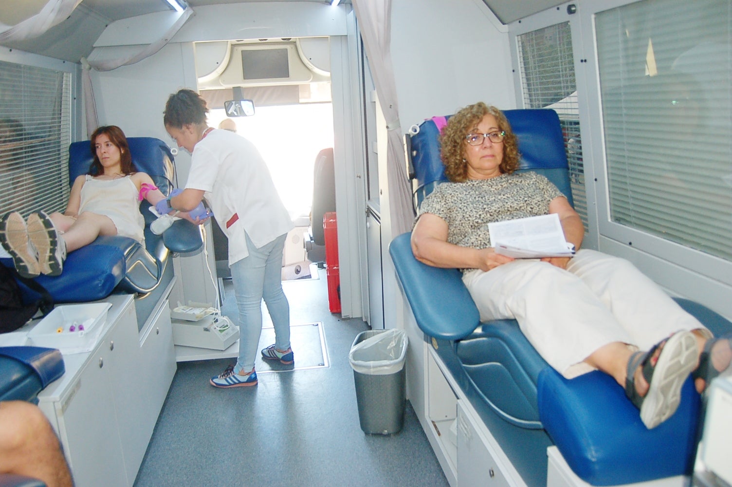 Aquest dissabte, 7 de juny, l'Agrupació de Defensa Forestal de Terrassa ha organitzat una nova campanya de donació de sang al Parc dels Catalans, al costat de l'estació d'FGC de Terrassa Rambla. Durant tot el matí, la zona s'ha omplert de festa amb tallers, exposicions de vehicles d'intervenció i les actuacions dels Diables de Ca n'Aurell i els Diables de Terrassa | Ramón Navarro