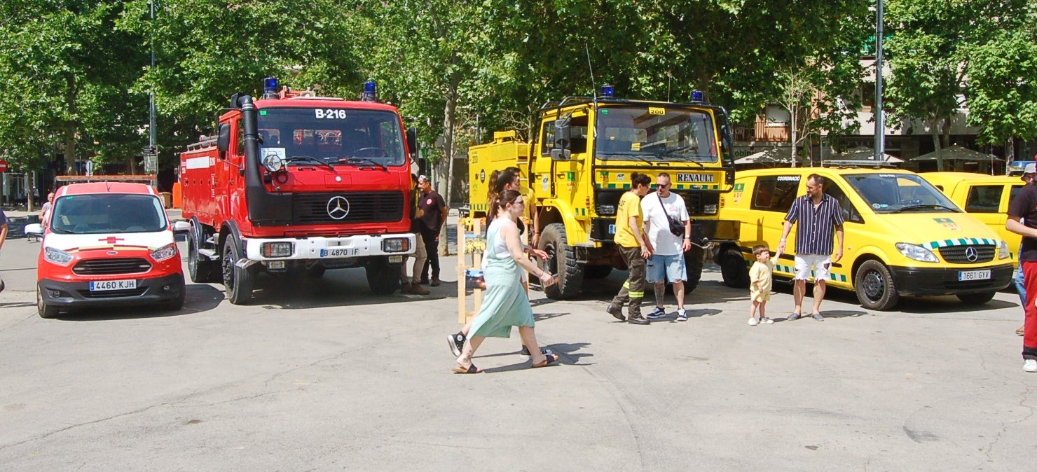 Aquest dissabte, 7 de juny, l'Agrupació de Defensa Forestal de Terrassa ha organitzat una nova campanya de donació de sang al Parc dels Catalans, al costat de l'estació d'FGC de Terrassa Rambla. Durant tot el matí, la zona s'ha omplert de festa amb tallers, exposicions de vehicles d'intervenció i les actuacions dels Diables de Ca n'Aurell i els Diables de Terrassa | Ramón Navarro