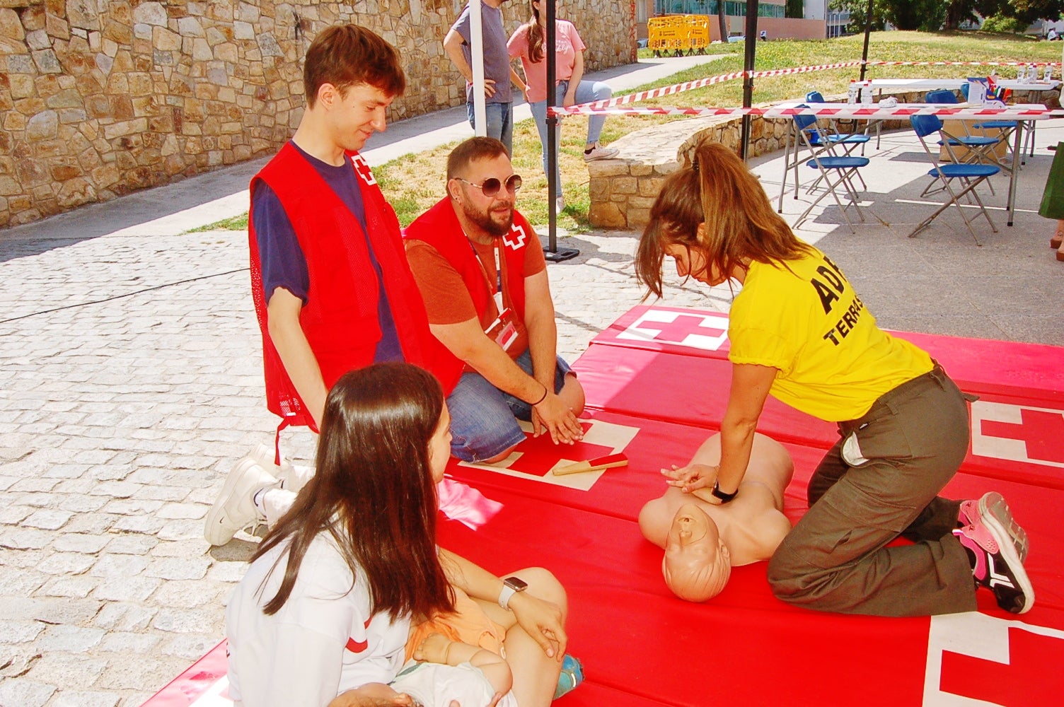 Aquest dissabte, 7 de juny, l'Agrupació de Defensa Forestal de Terrassa ha organitzat una nova campanya de donació de sang al Parc dels Catalans, al costat de l'estació d'FGC de Terrassa Rambla. Durant tot el matí, la zona s'ha omplert de festa amb tallers, exposicions de vehicles d'intervenció i les actuacions dels Diables de Ca n'Aurell i els Diables de Terrassa | Ramón Navarro