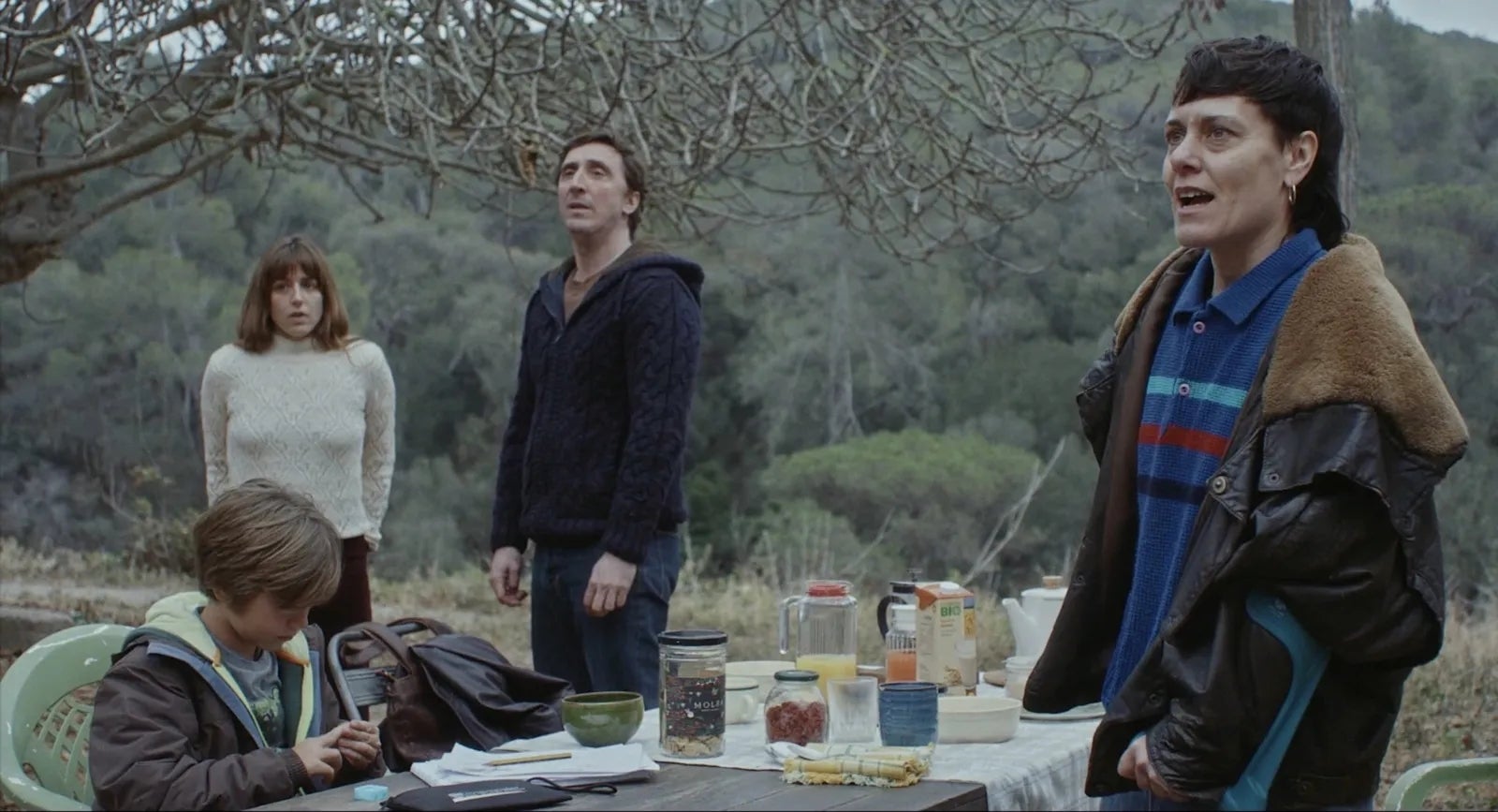 Marina Salas, Iván Massagué i Anna Alarcón, tres dels protagonistes del film 'Esmorza amb mi', en una escana de la pel·lícula / Filmax
