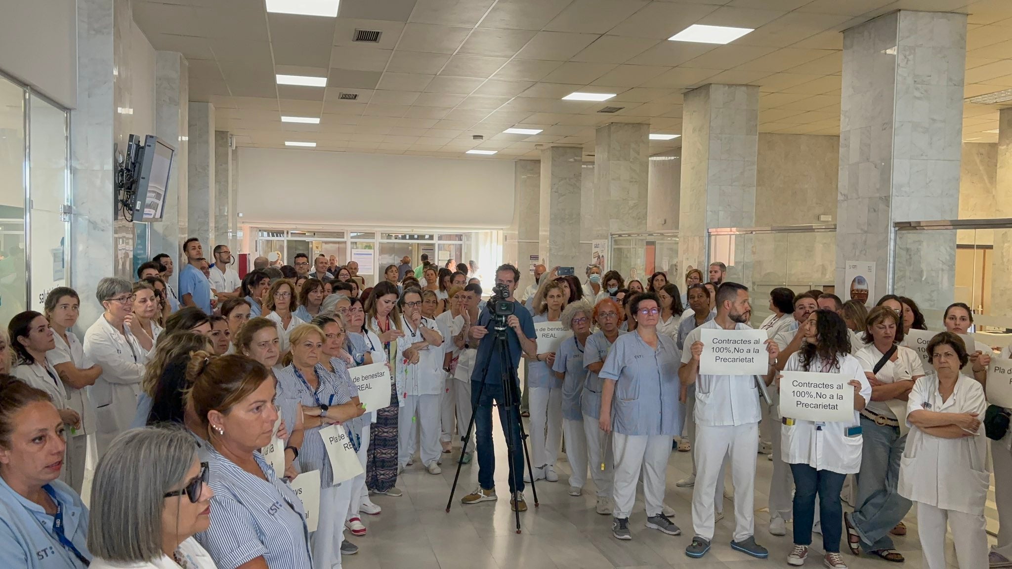 Protesta al hall de l'Hospital de Terrassa contra les retallades | Joan Sánchez