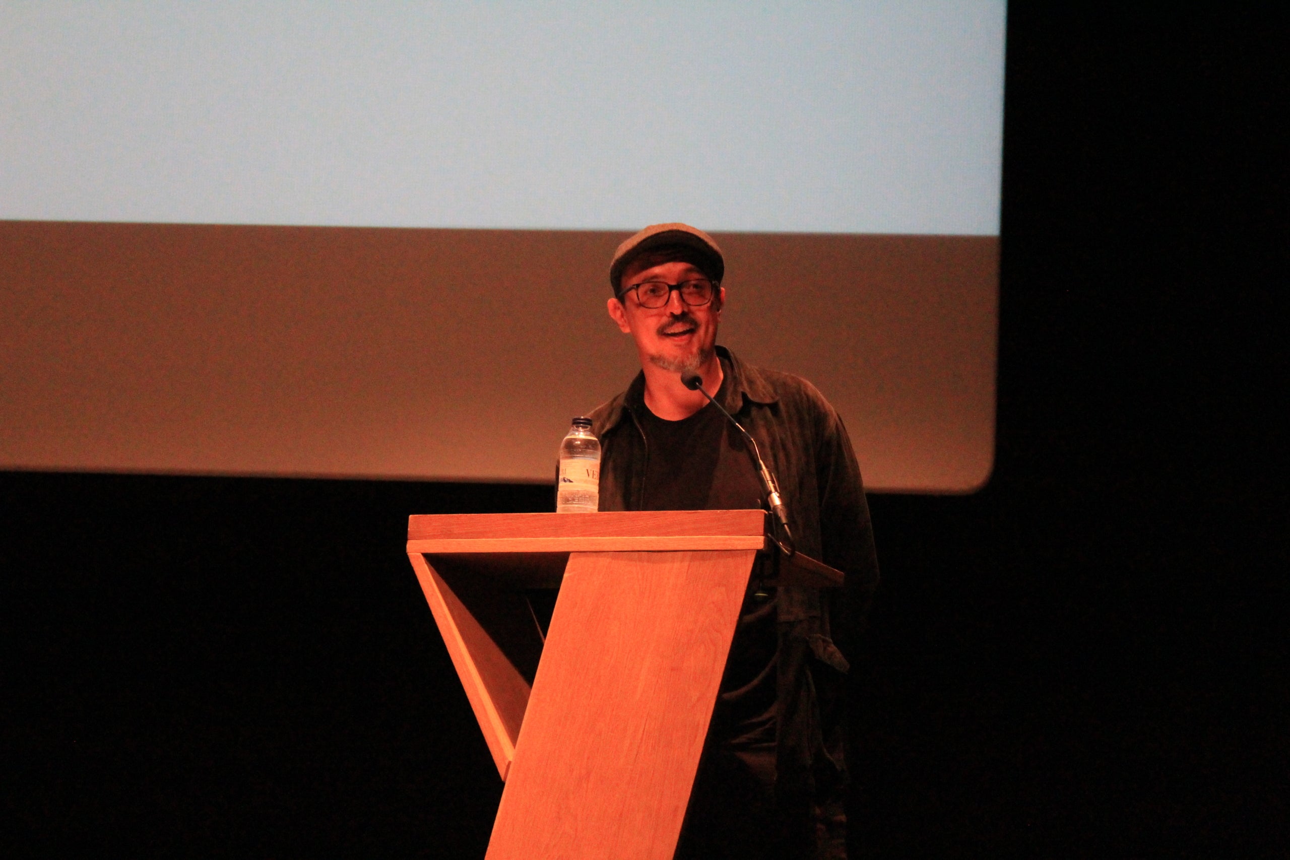 El Teatre Principal ha acollit l'acte de graduació de l'alumnat que finalitza els estudis de màster a l'ESCAC. L'acte va comptar amb la presència destacada de l'alcalde de Terrassa, Jordi Ballart, el cap d'estudis, Jaume Macià; el coordinador del màster; l'actor Christian Checa; i el padrí de la promoció, Juan Sebastián Vasquez | Lucía Rivera