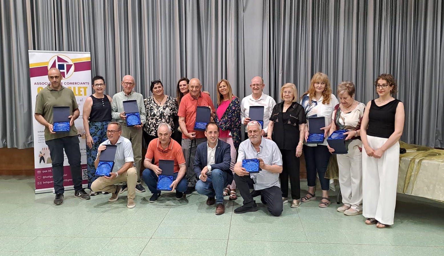 L'Associació de Comerciants de Can Palet ha retret homenatge als comerços associats del barri que tenen més de 50 anys de trajectòria | Oriol Manrique