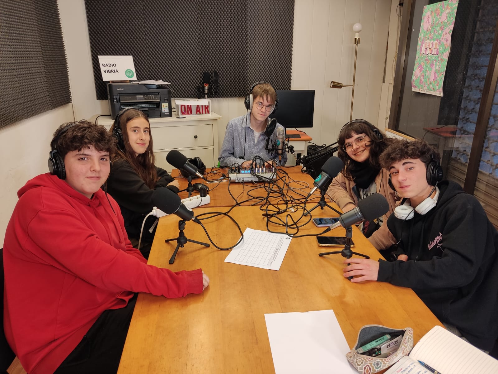 Ràdio Vibria ha acollit una quarantena de joves que s'han format en podcast | La Víbria Intercultural
