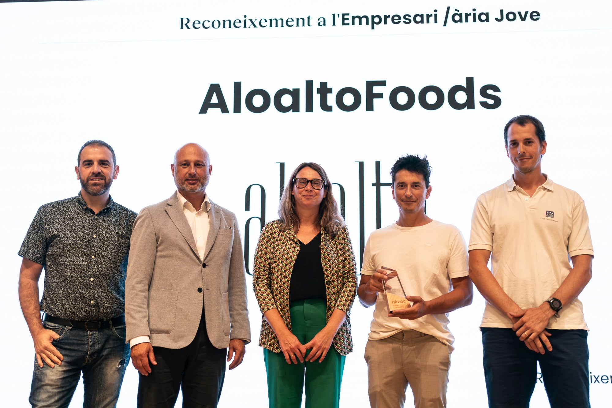 Pimec Vallès Occidental ha distingit set iniciatives empresarials en el marc de la celebració de la tercera edició dels Reconeixements Empresarials del Vallès Occidental. L’acte, celebrat aquest dilluns a Sant Cugat del Vallès, ha guardonat amb el Reconeixement al Comerç – Apassiona’t (Ripollet); Reconeixement a l’Impuls a la Formació Professional i al Talent – Escola Superior de Negocis (Sant Cugat del Vallès); Reconeixement Empresari/ària jove – AloaltoFoods (Cerdanyola del Vallès); Reconeixement Pime innovadora – Robin Hat (Rubí); Reconeixement al Creixement industrial – DC Fine Chemicals (Terrassa); Reconeixement a l’Associacionisme Empresarial – Gremi d’Escoles d’Idiomes de Catalunya (Sabadell); i Reconeixement a la Perspectiva de diversitat, sostenibilitat, seguretat i salut laboral – Lubritec (Barberà del Vallès)